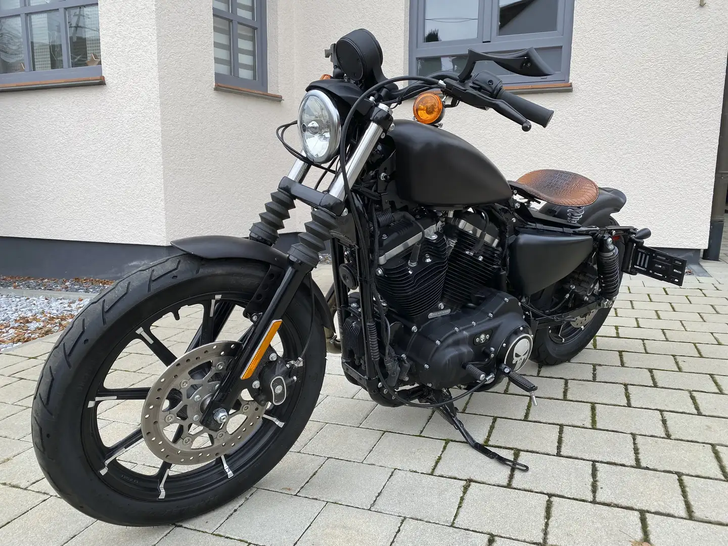 Harley-Davidson Iron 883 XL Чорний - 2