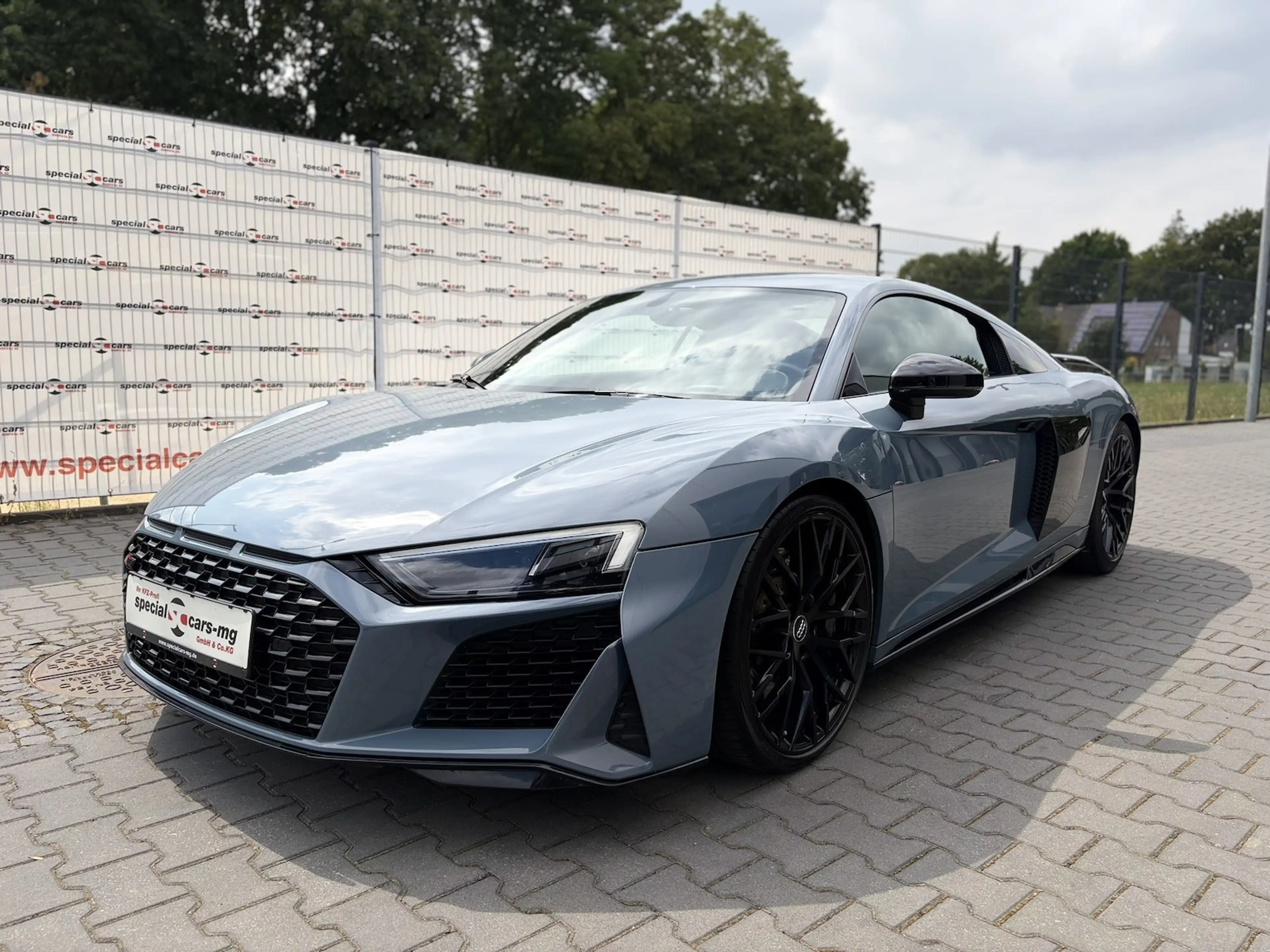 Audi R8 5.2 FSI quattro / 570PS / V10 FSI — photo 2