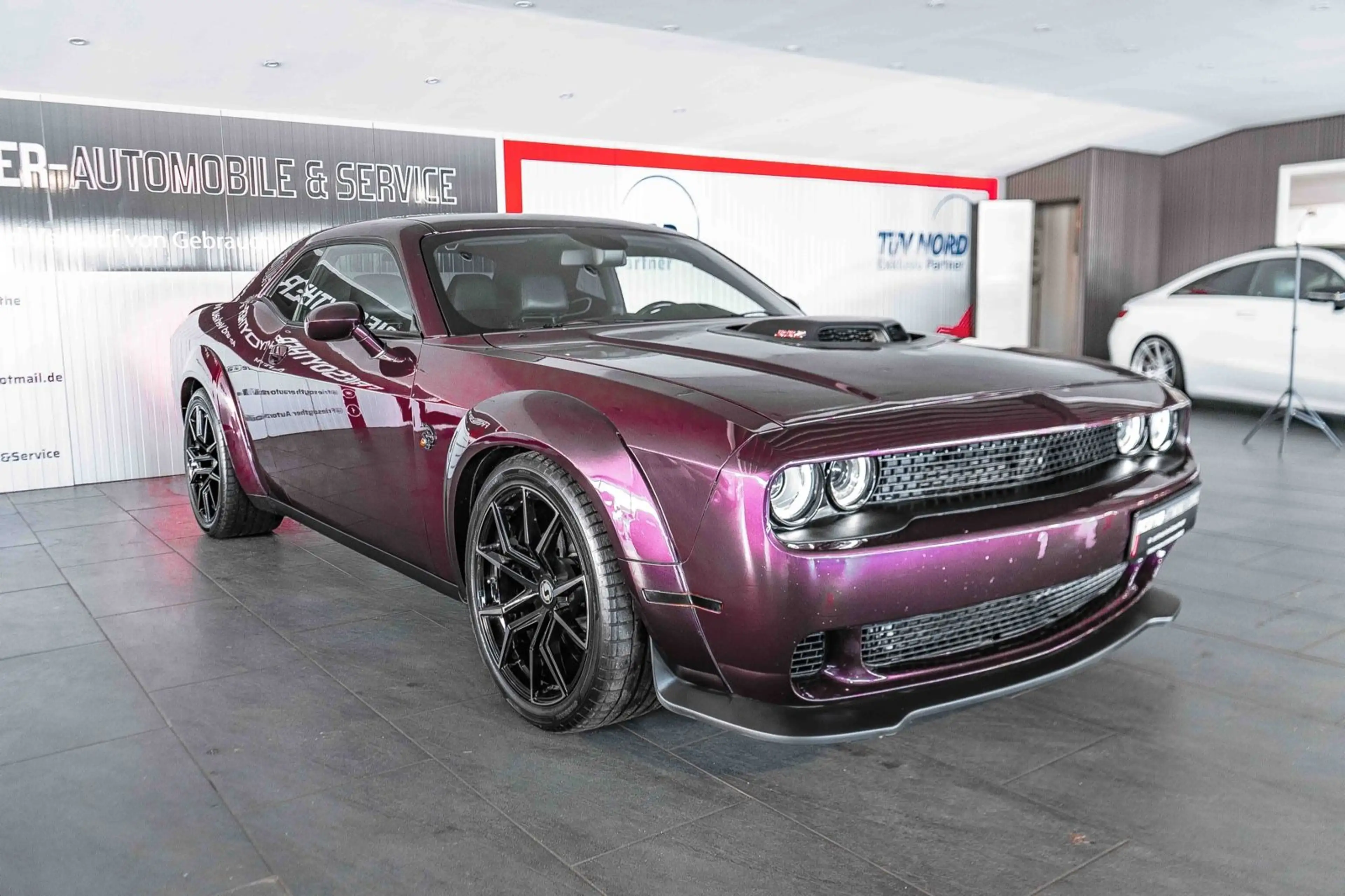Dodge Challenger 6.4 V8 SRT WIDEBODY SCAT PACK SHAKER — photo 3