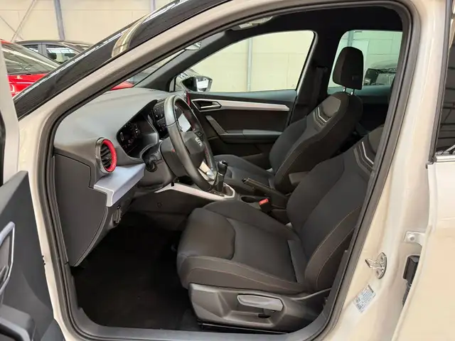 Seat Arona view 8