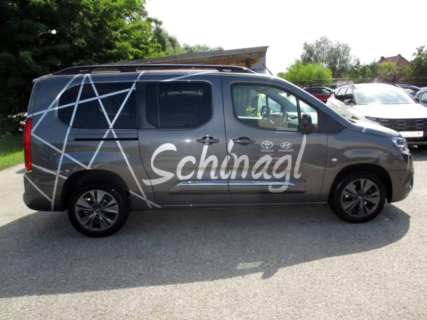 Toyota Proace City Verso, L2, 1,5 D-4D Family Plus, 7 Sitze, Sta Grau - 2