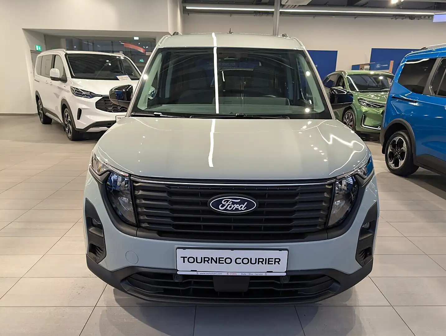 Ford Tourneo Courier 1,0 EcoBoost Titanium Aut. | FORD STAHL W22 Grau - 2