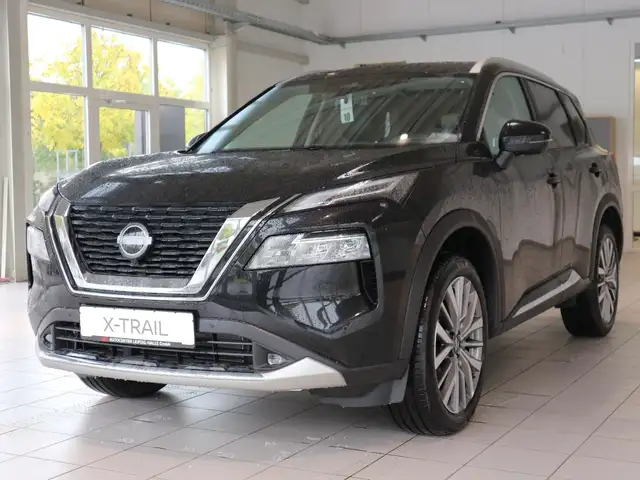 Nissan X-Trail view 2