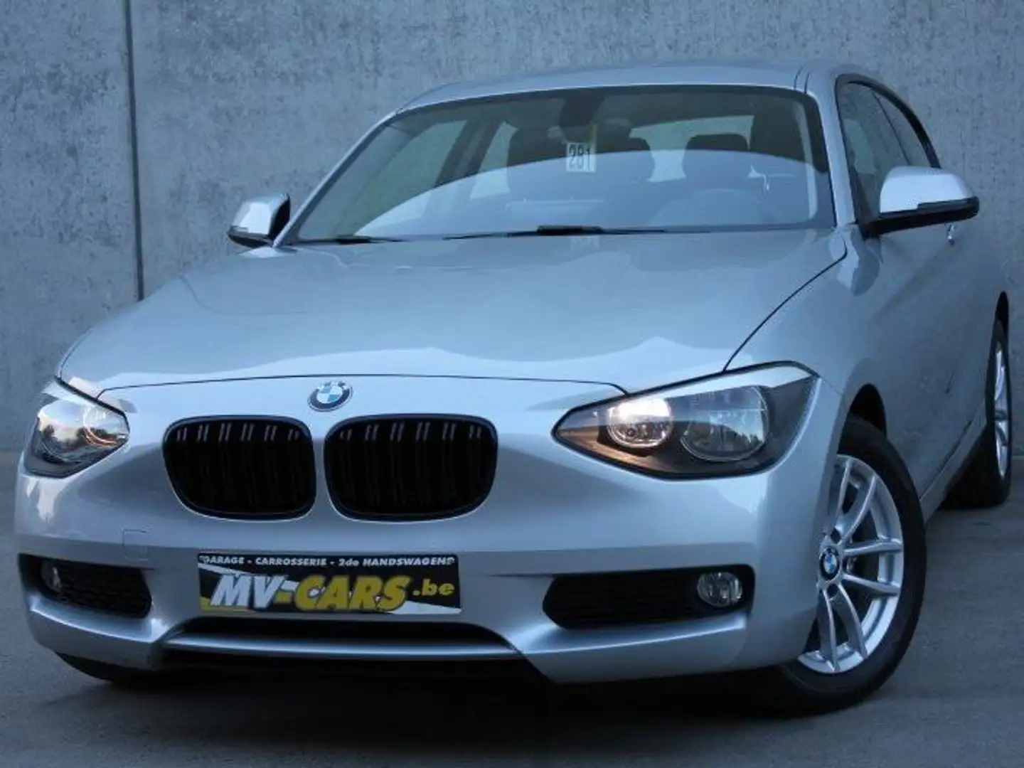BMW 114 BMW 114i/ Pdc/Car play/Navi/multistuur Argent - 1