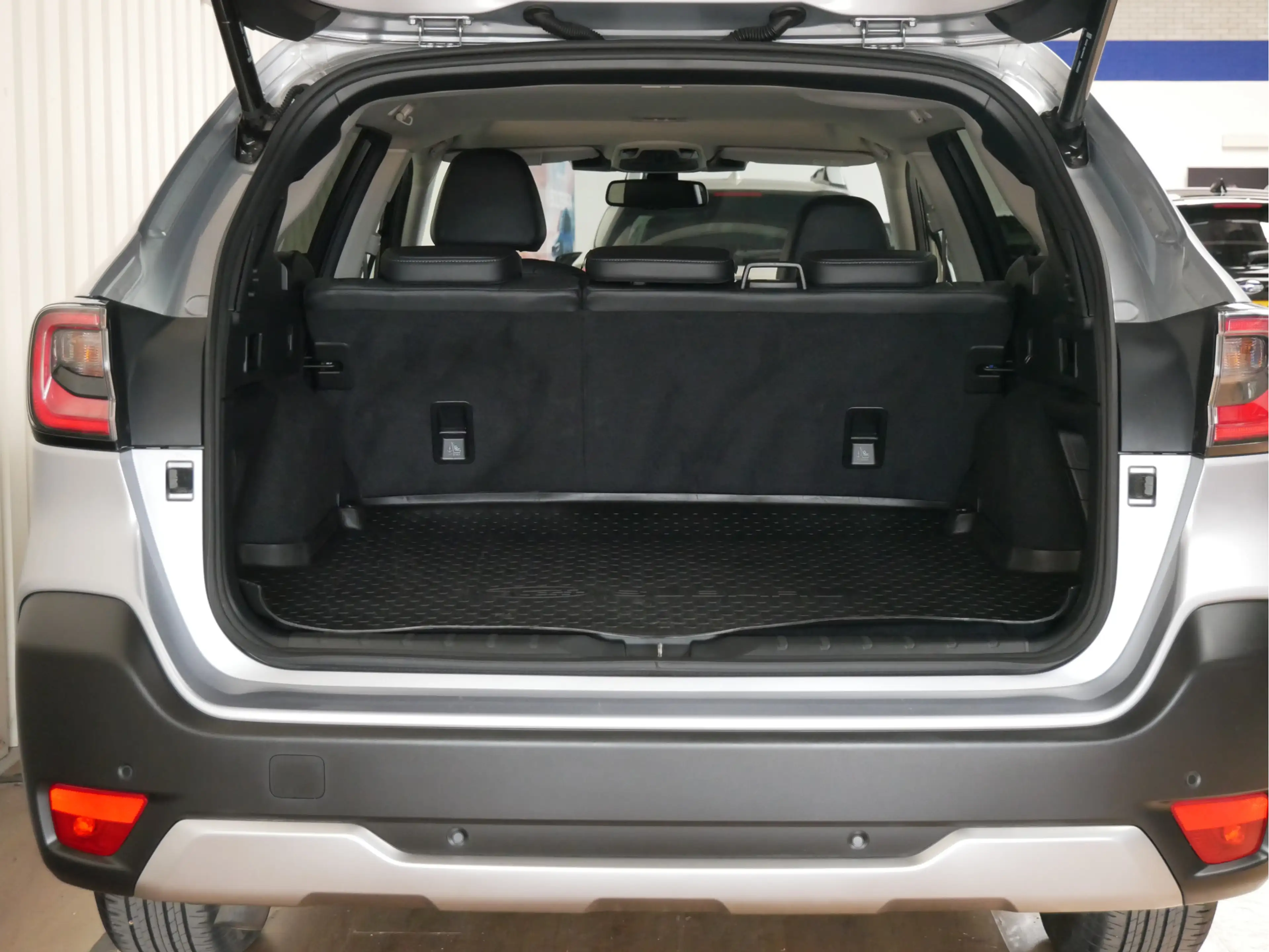 Subaru OUTBACK 2.5i Premium — photo 23