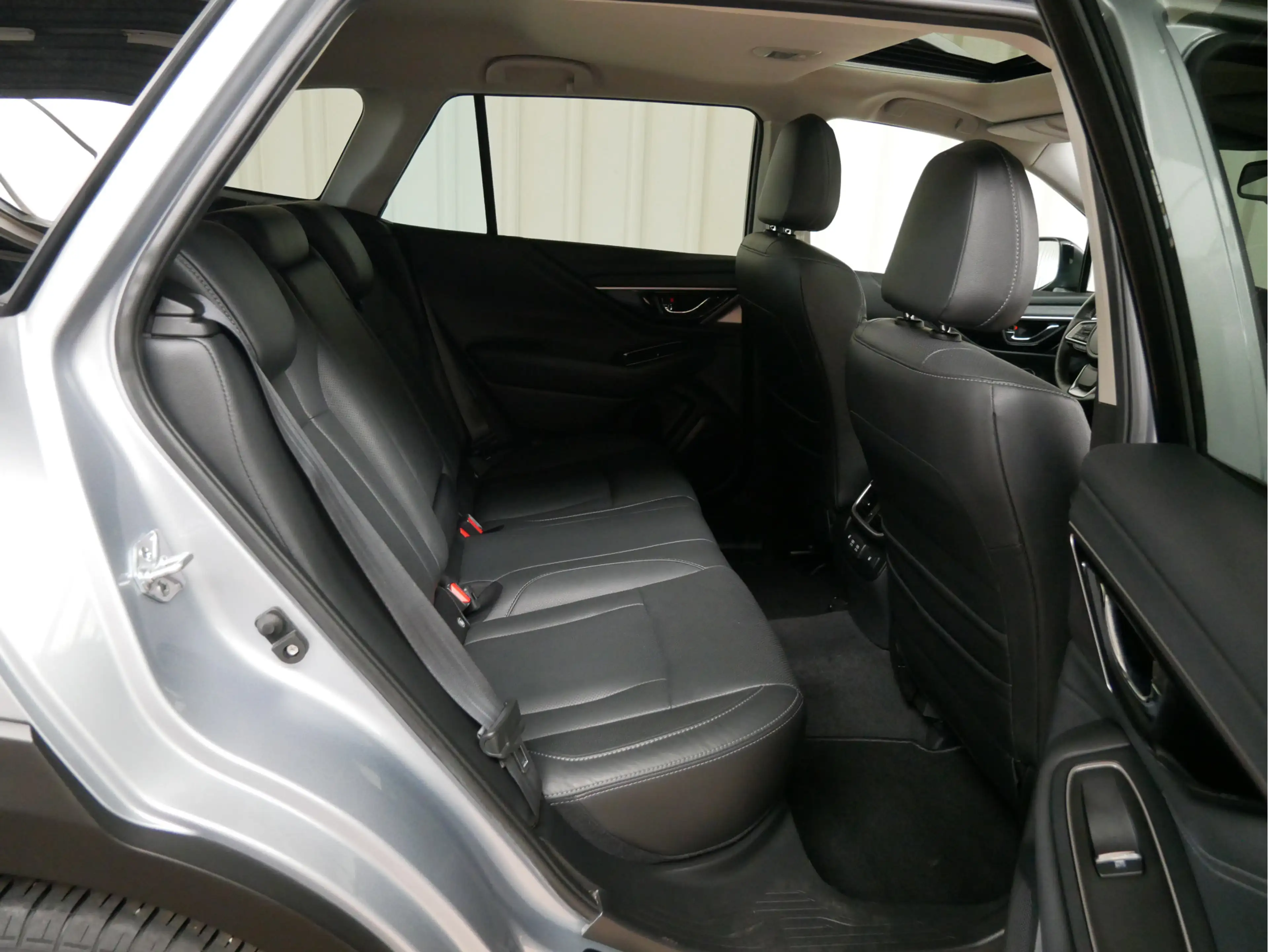 Subaru OUTBACK 2.5i Premium — photo 9