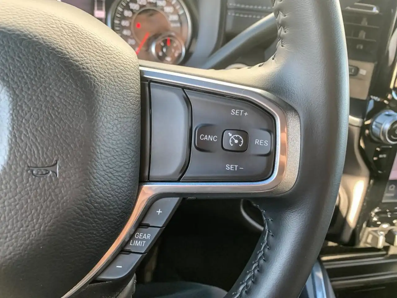 RAM 2500 снимка RAM 2500