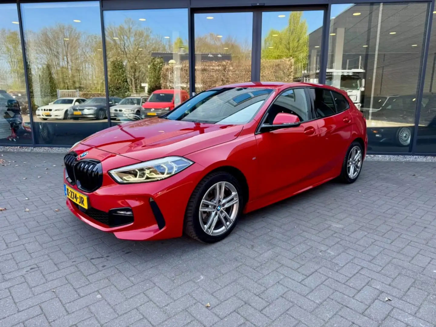 BMW 118 118I M SPORT,LED,Clima,Lane Ass.,Cam,Half leer,Cru Rood - 1
