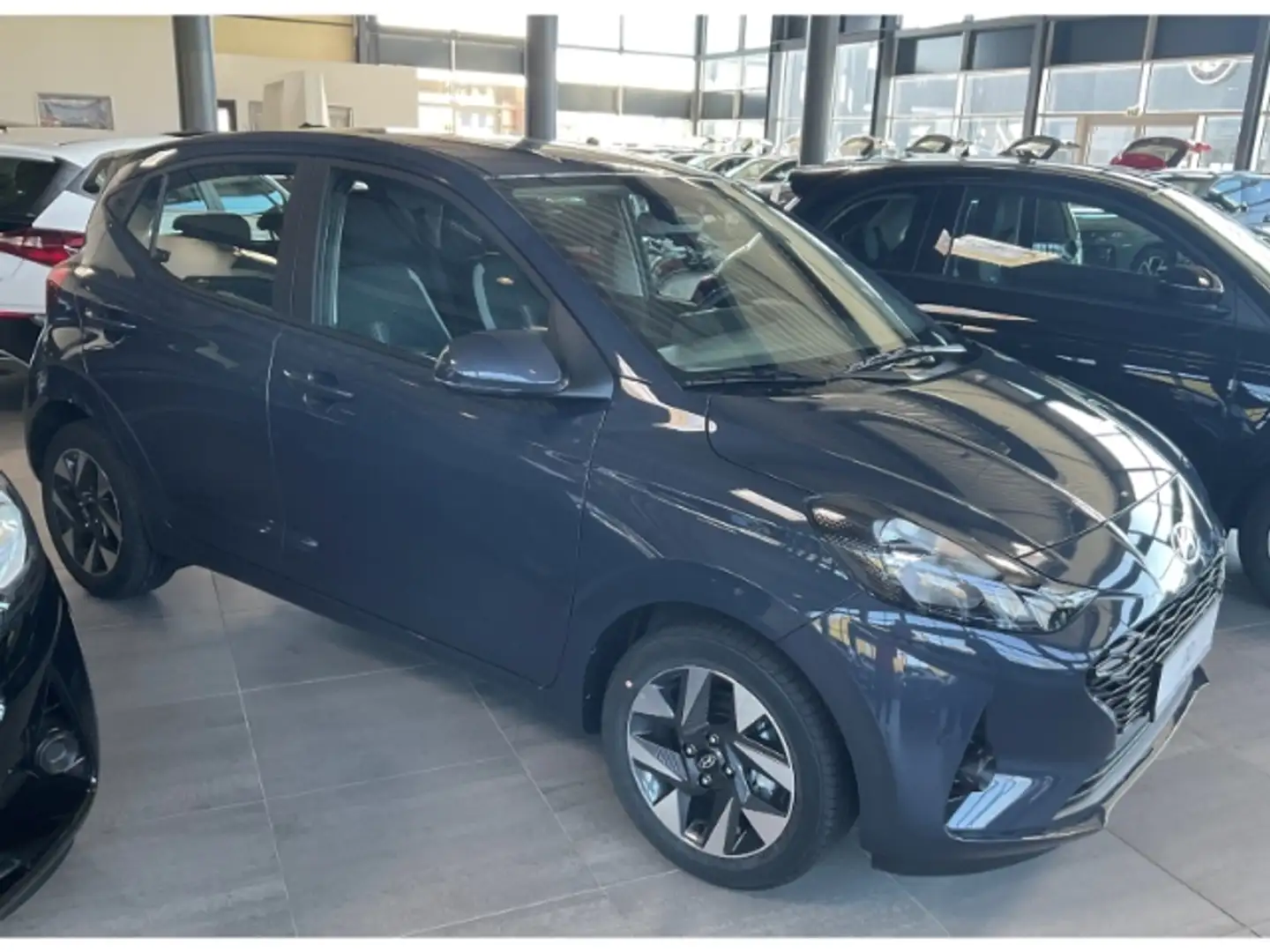 Hyundai i10 Trend 1.0 EU6e MY25 (63 PS) 5-MT 2WD Trend Gris - 2