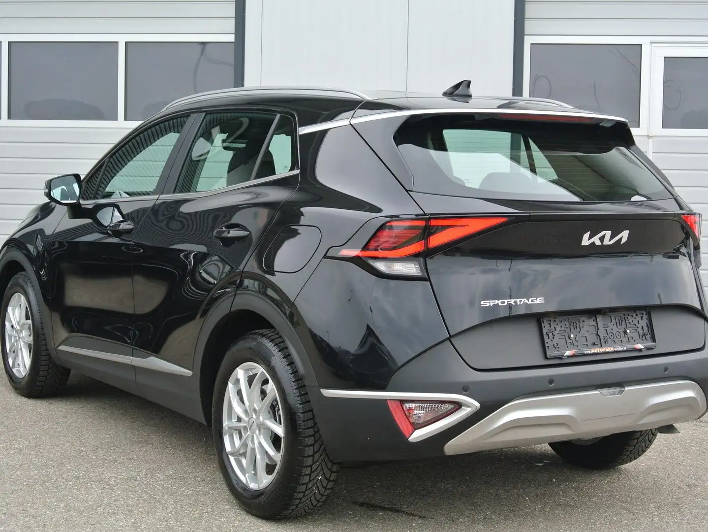 Kia Sportage 1.6 CRDi Silber *LED * NAVI * KAMERA *WIE NEU!! Schwarz - 2