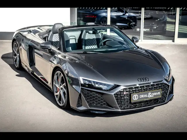 Audi R8 view 5