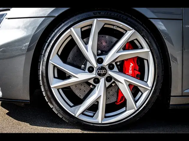 Audi R8 view 8