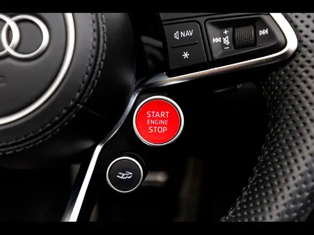 Audi R8 view 13