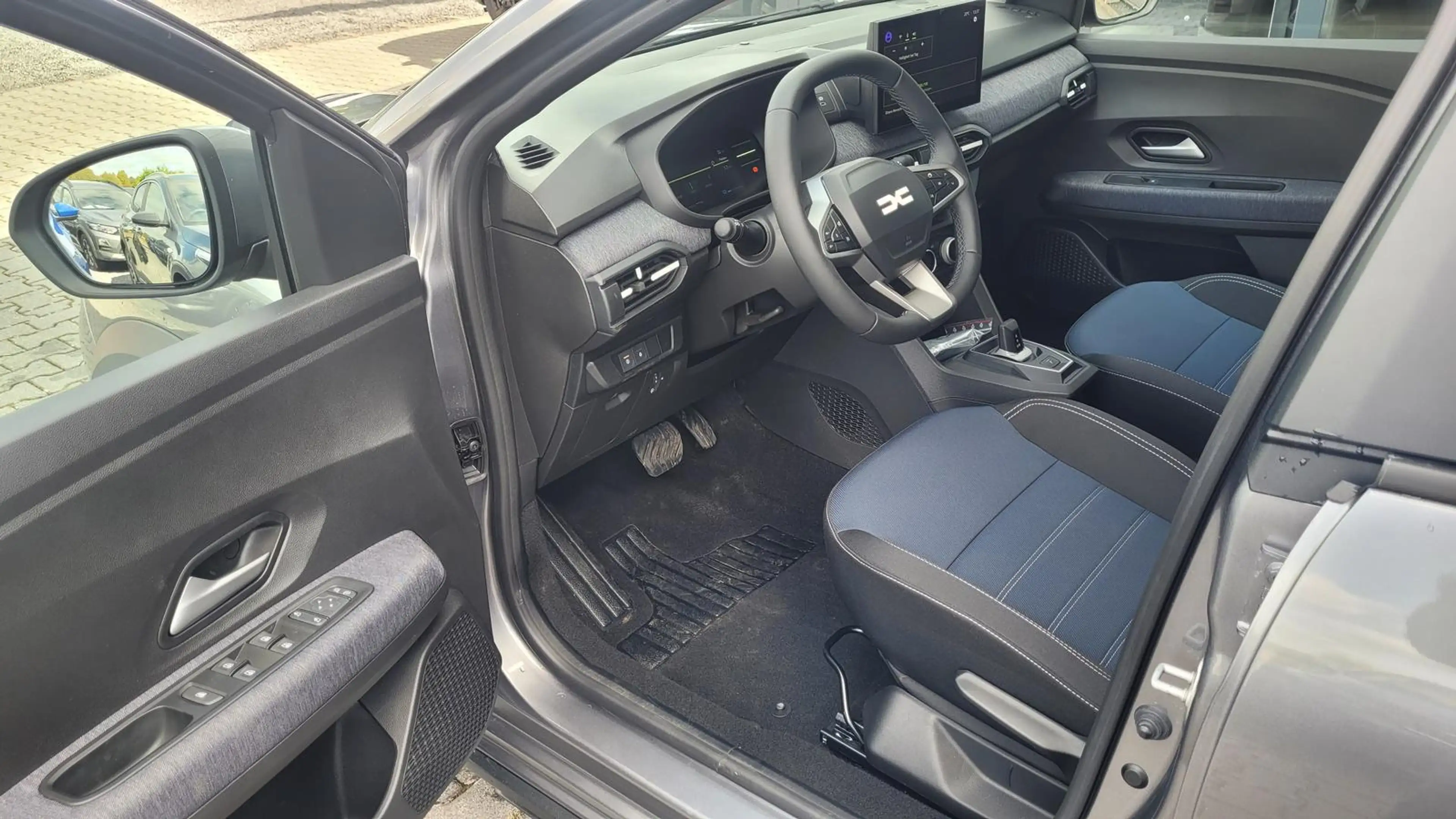 Dacia Jogger Journey Hybrid 155 Vollausstattung 7 Sitz 116 k... — photo 7