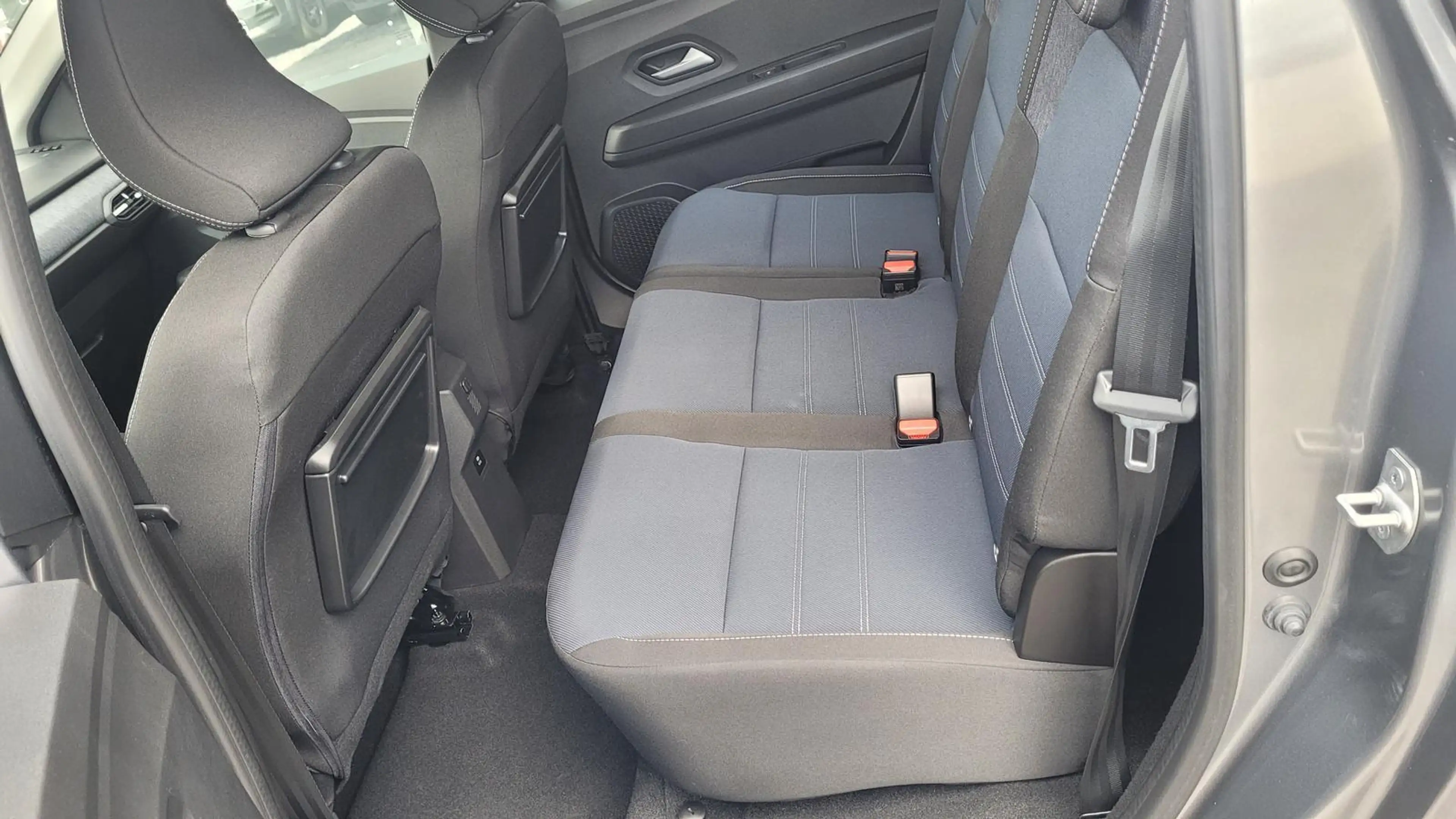 Dacia Jogger Journey Hybrid 155 Vollausstattung 7 Sitz 116 k... — photo 9