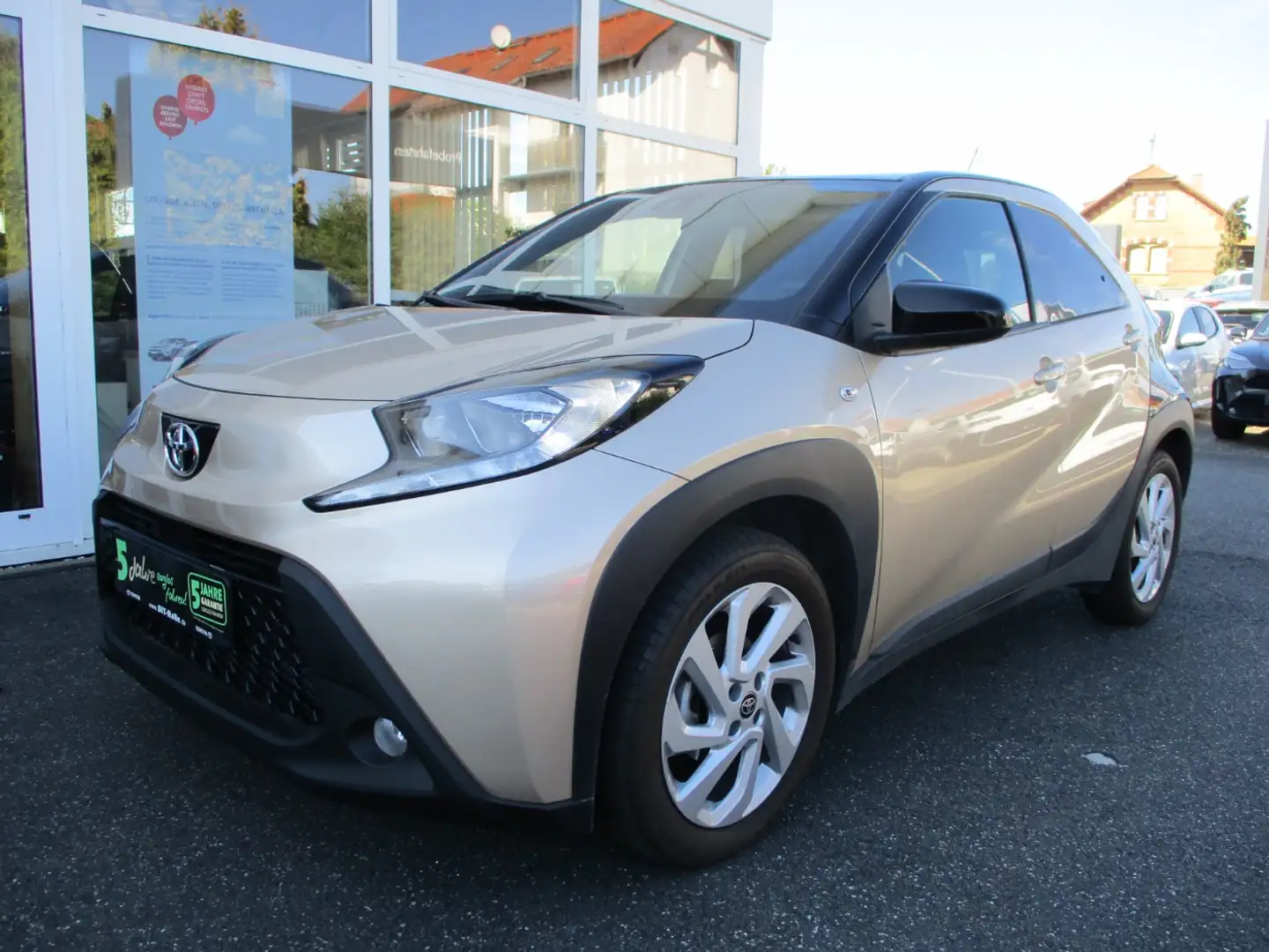 Toyota Aygo 1.0 Pulse CVT Kamera Klima Carplay Sitzhzg Beige - 2