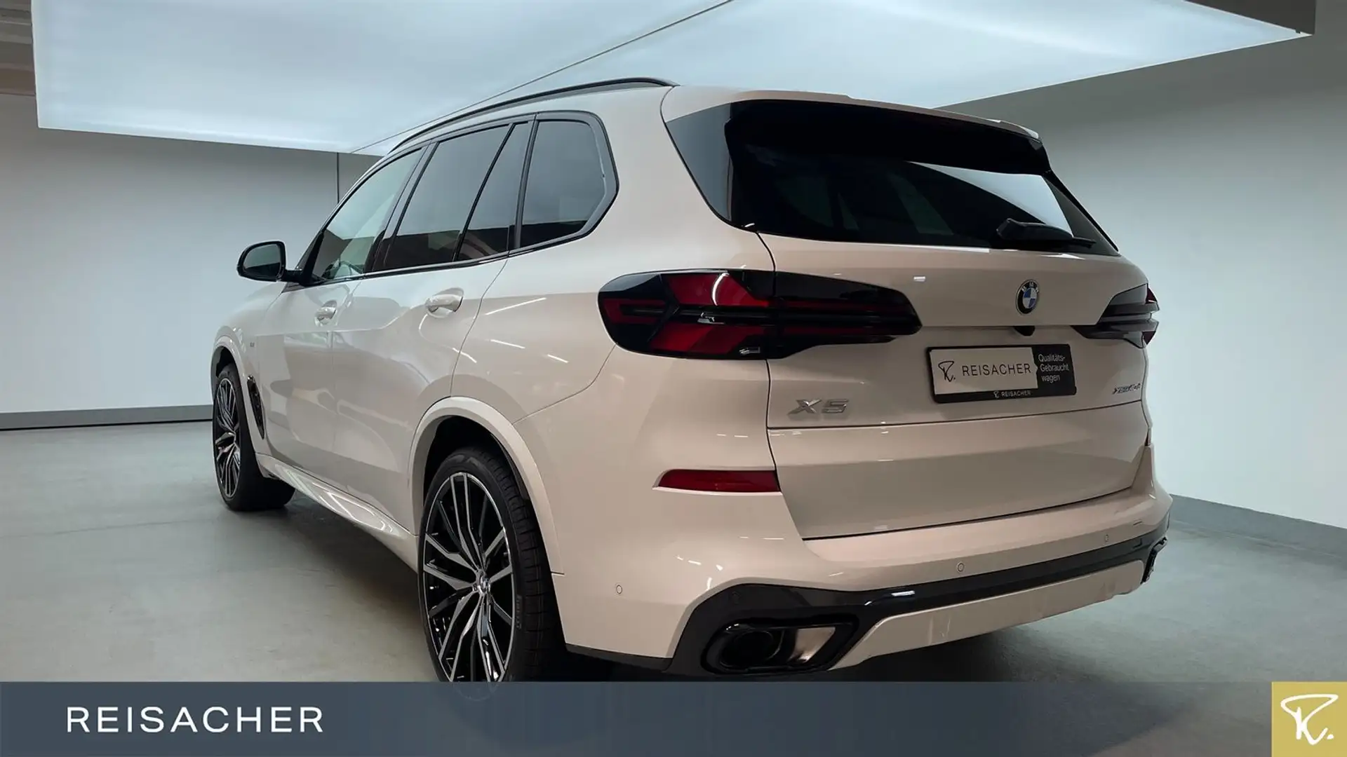 BMW X5 xDrive40d M-SportPRO M-Sitze m Belü DA+PAProf Weiß - 2