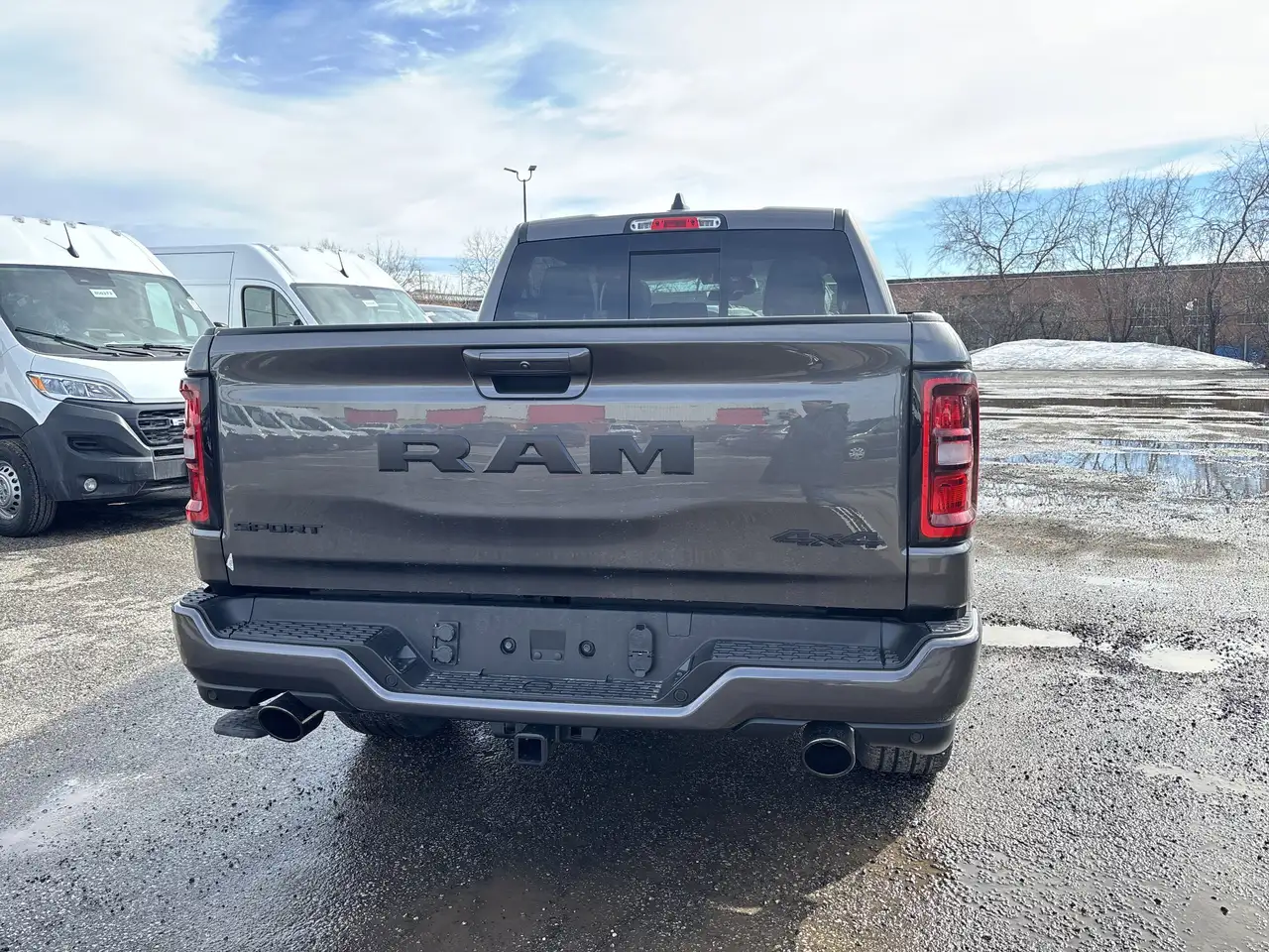 RAM 1500 снимка RAM 1500