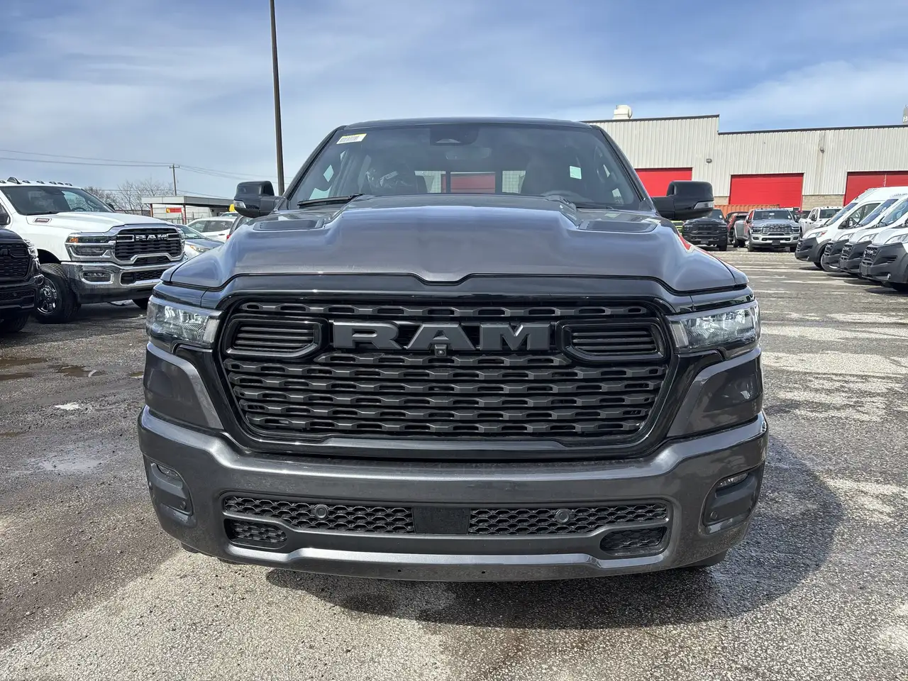 RAM 1500 снимка RAM 1500