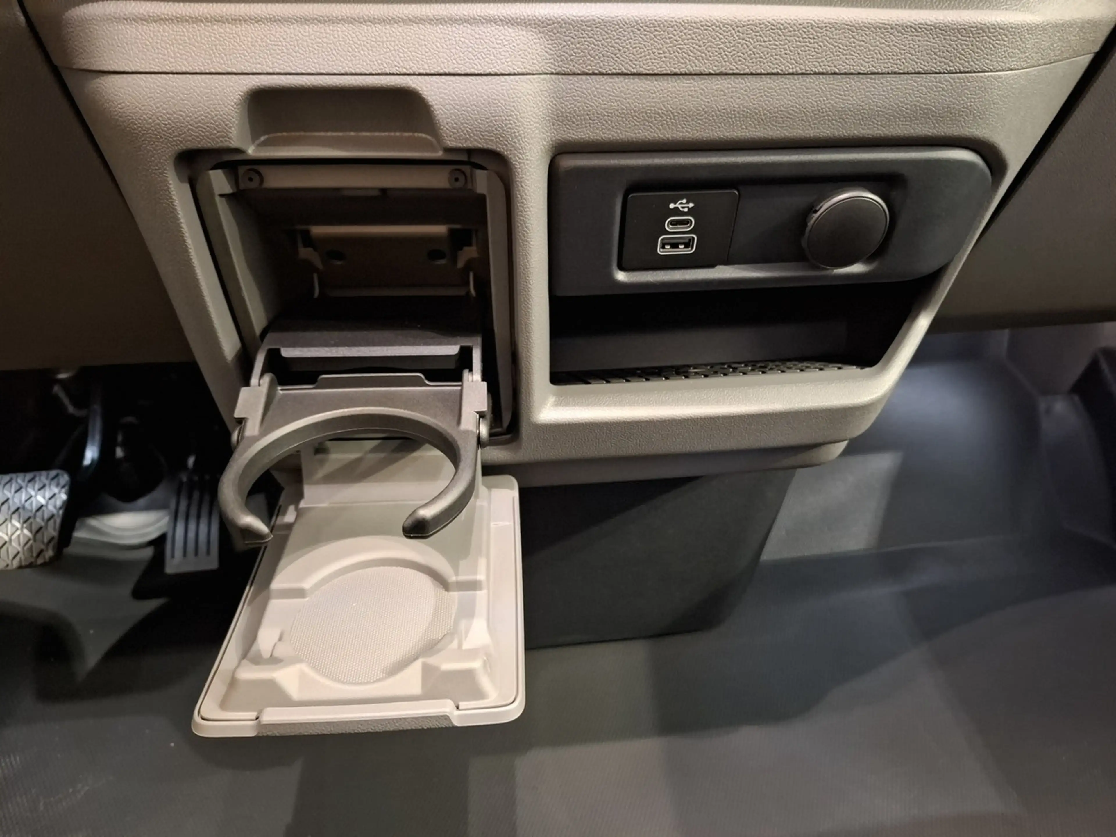 Volkswagen T7 Kombi 2.0 TDI DSG 5Sitze Kamera SHZ — photo 9