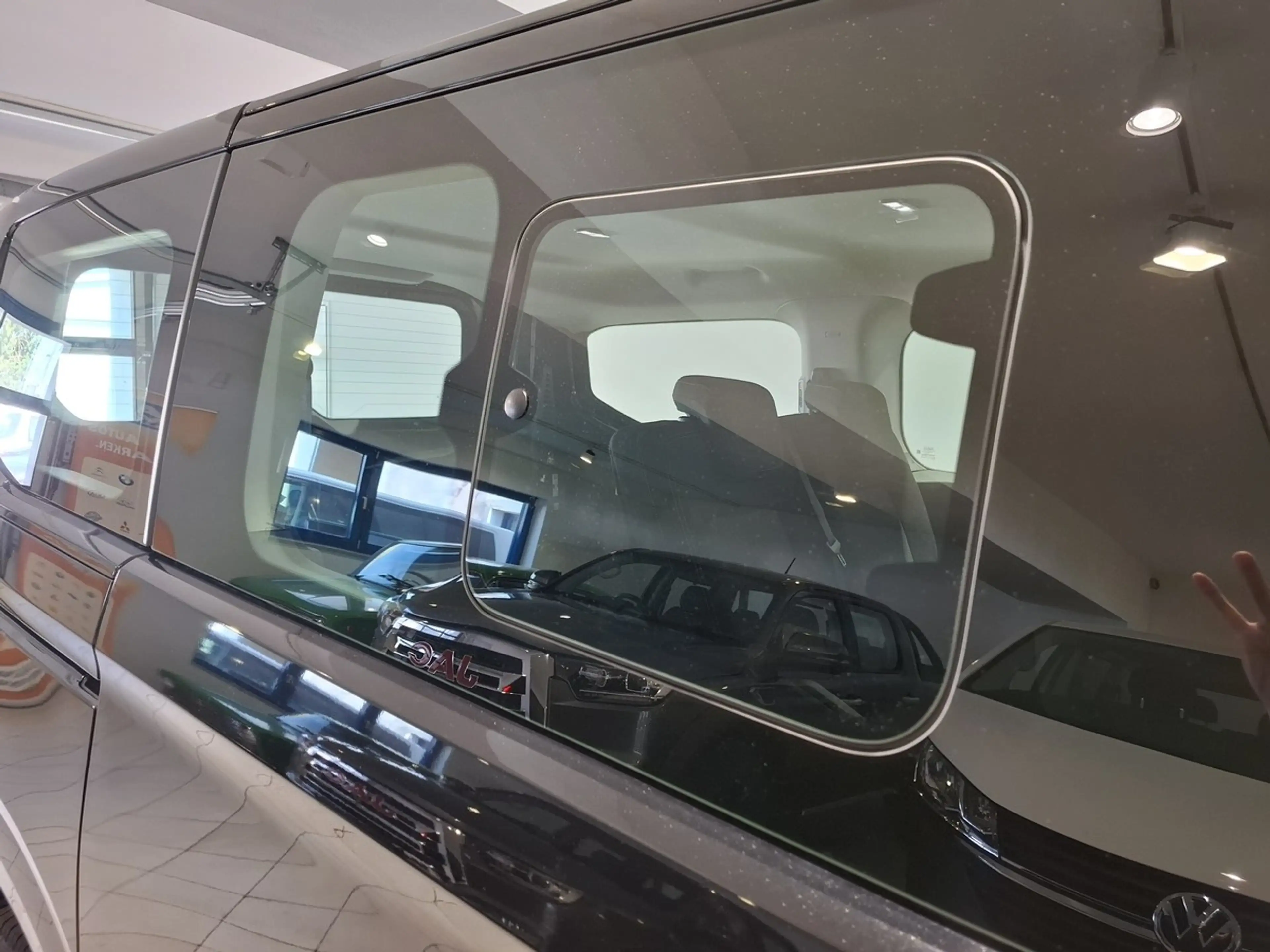 Volkswagen T7 Kombi 2.0 TDI DSG 5Sitze Kamera SHZ — photo 8