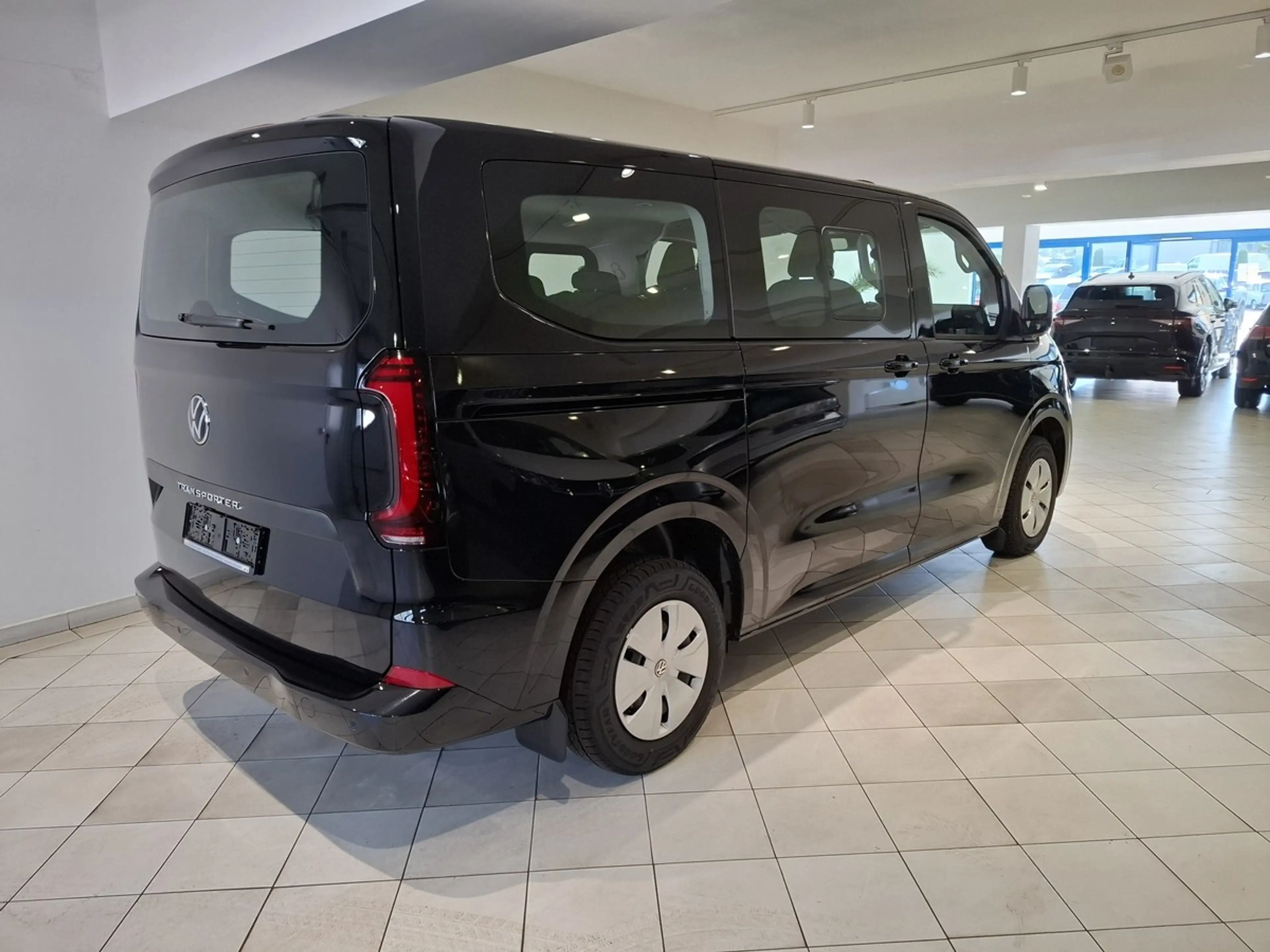 Volkswagen T7 Kombi 2.0 TDI DSG 5Sitze Kamera SHZ — photo 4