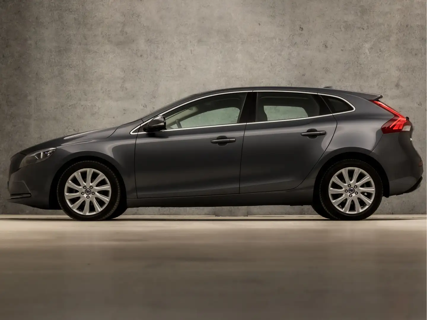 Volvo V40 1.6 D2 Sport (NAVIGATIE, CAMERA, CLIMATE, VIRTUAL Grigio - 2