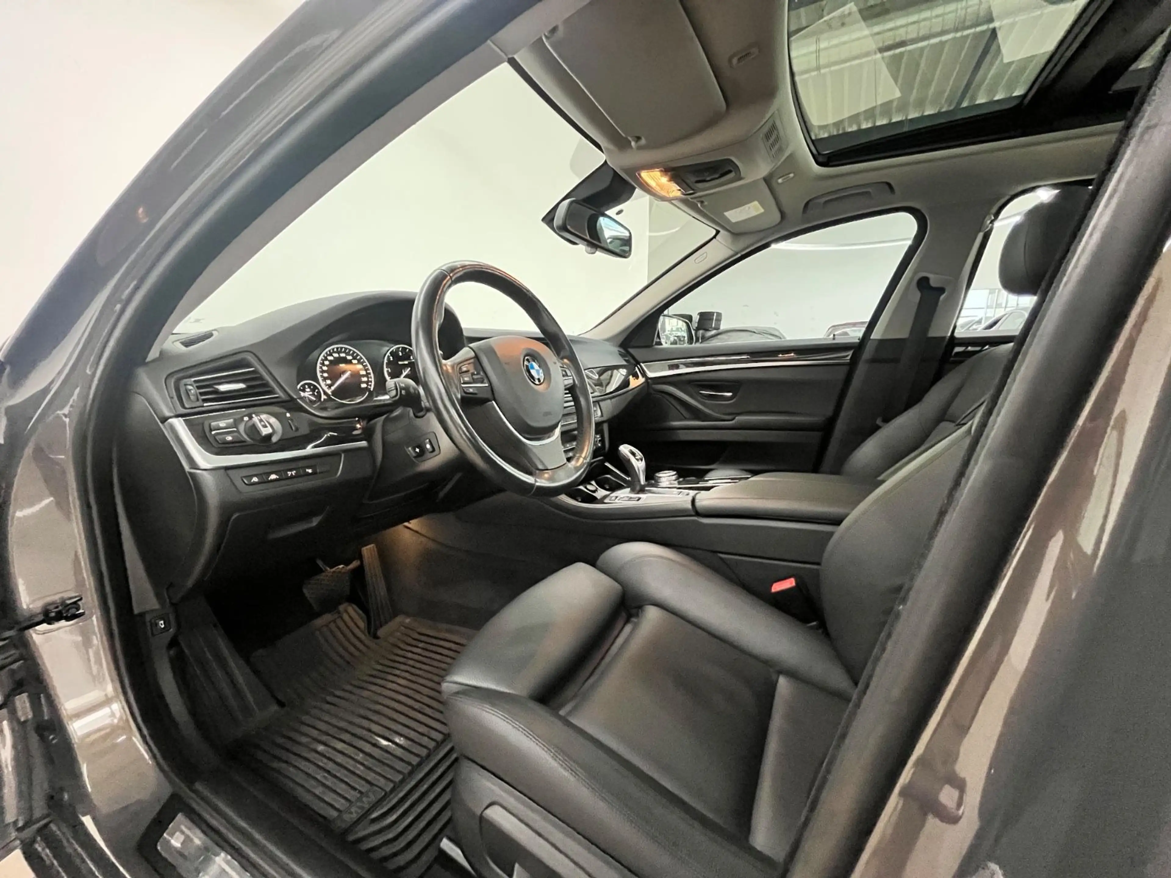 BMW 535 Touring xDrive LUXURY HEADUP PANO SOFT RFK — photo 12