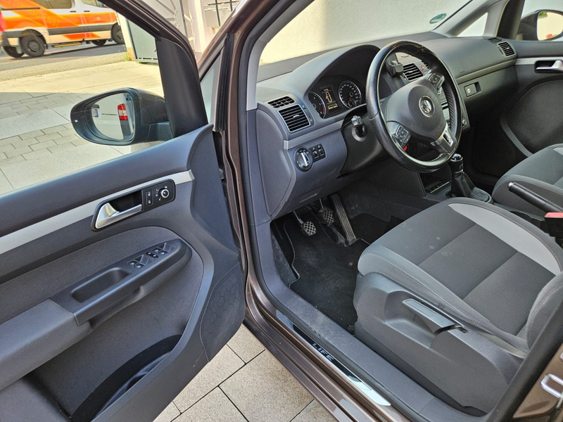 Volkswagen Touran Life BMT — photo 10