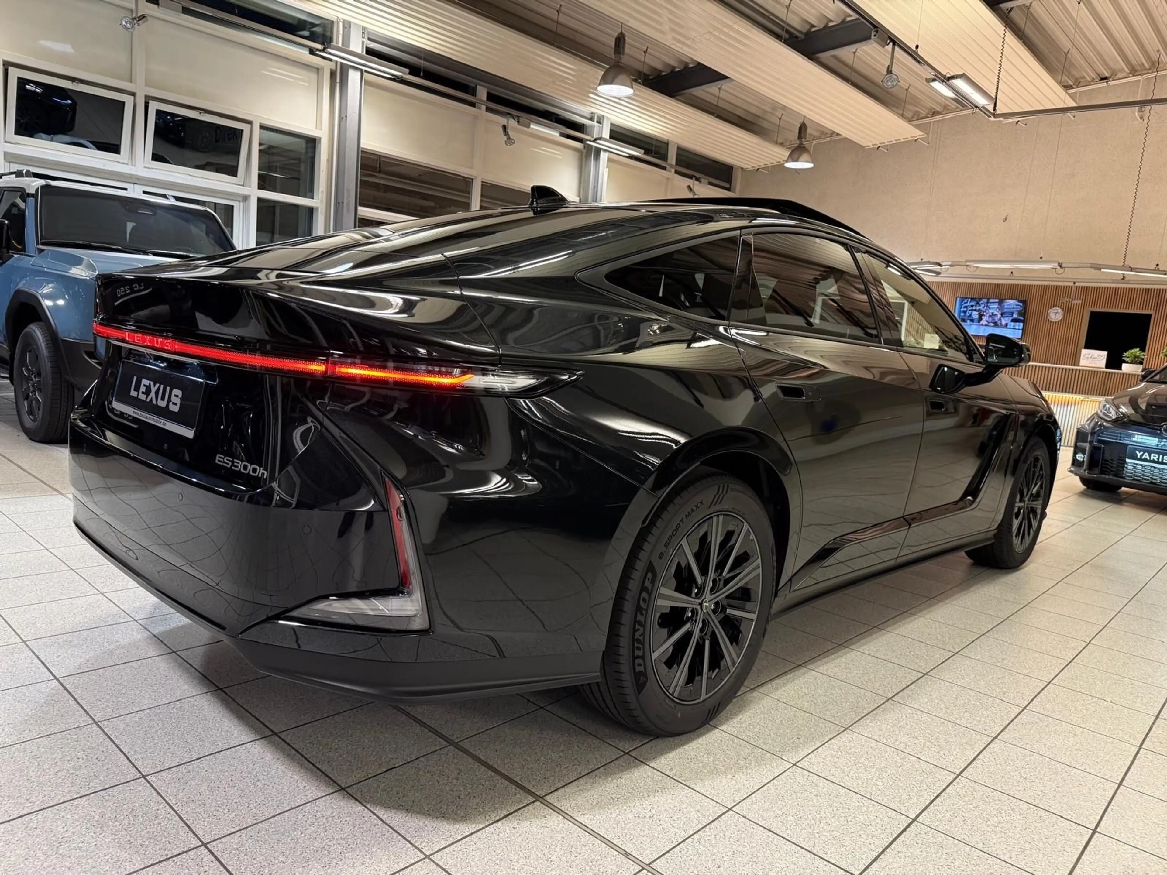 Lexus ES 300 h Comfort-MOD 27-PANORAMA-KAMERA-ON STOCK — photo 10