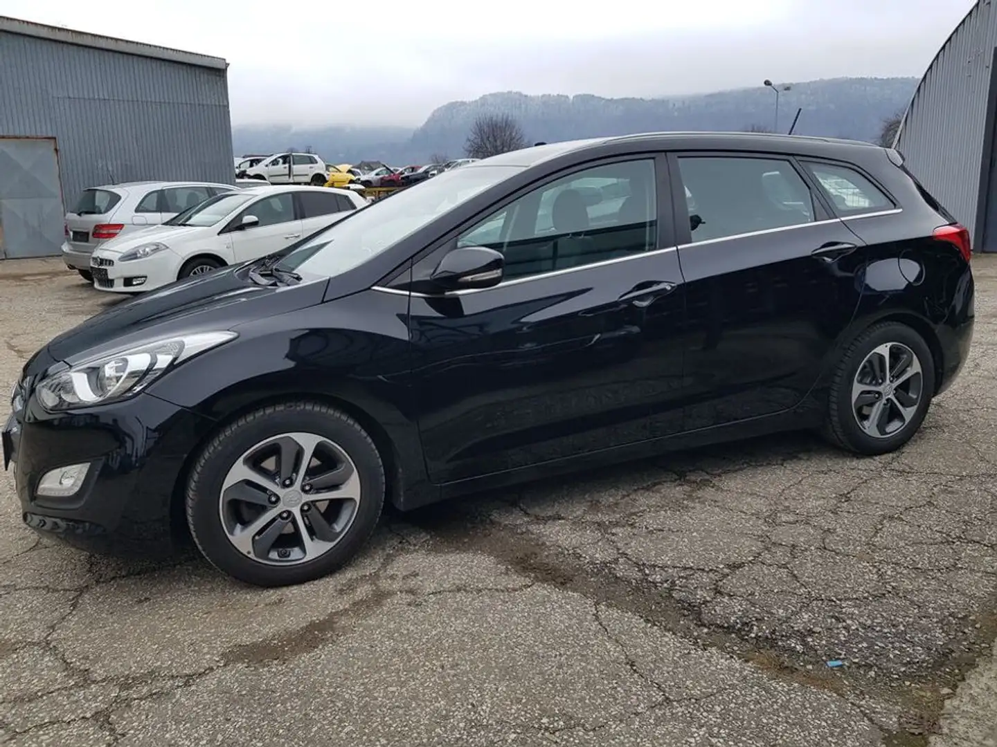 Hyundai i30 CW Comfort 1,6 CRDi Auto.  // 1. Besitz // Schwarz - 2