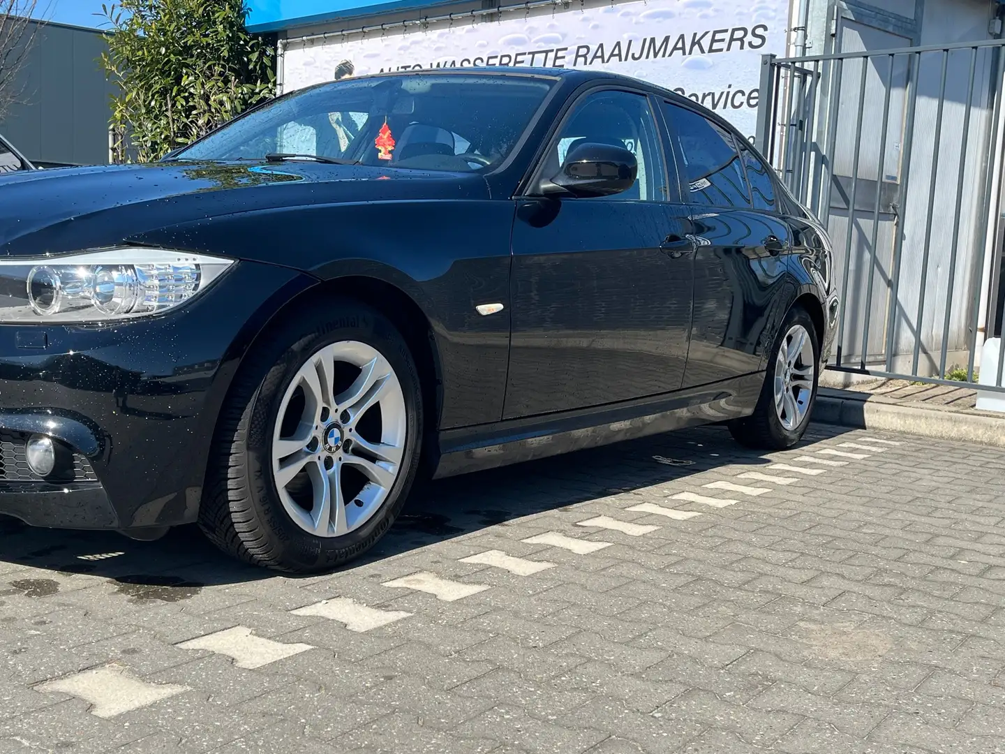 BMW 318 Corp.L.Lux Line Zwart - 1