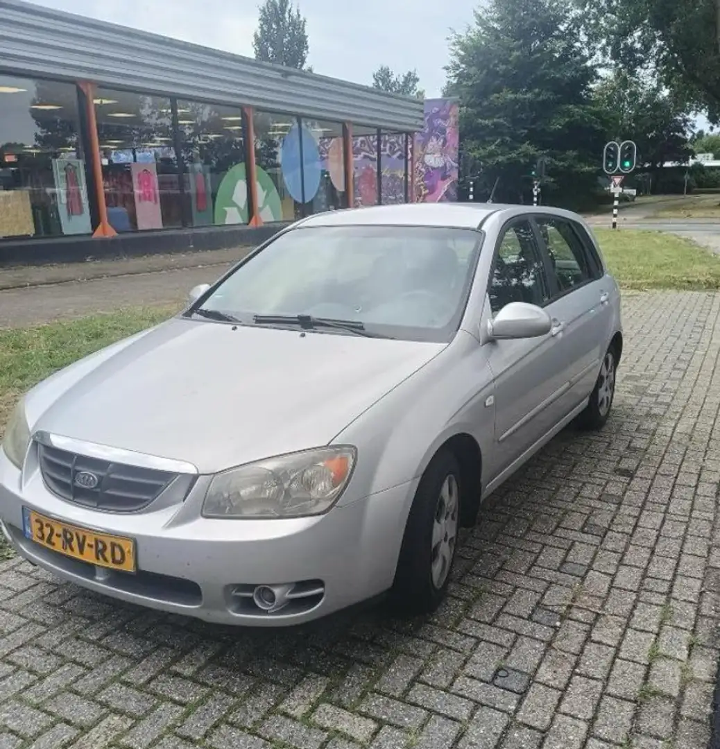 Kia Cerato 1.6 LX - 1