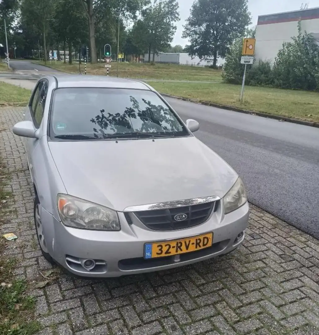 Kia Cerato 1.6 LX - 2
