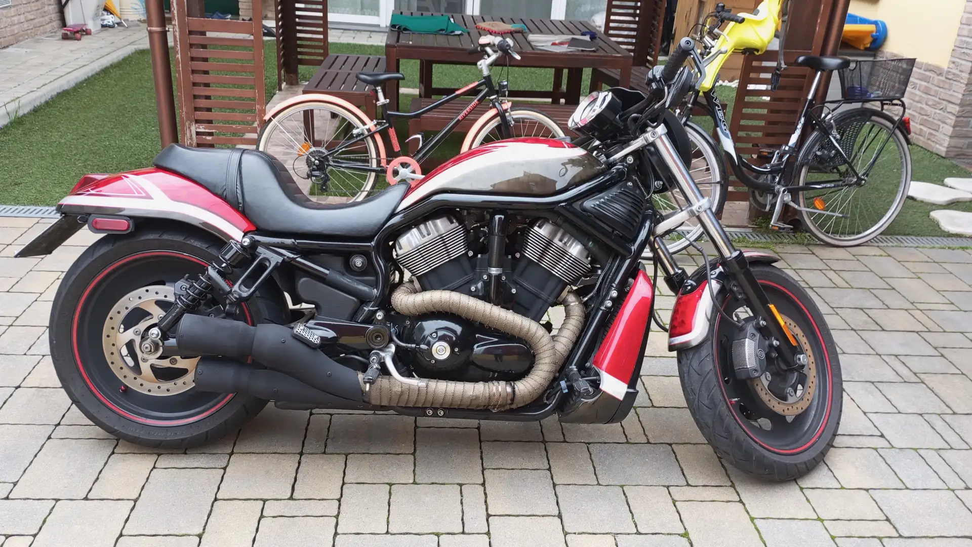 Harley-Davidson Night Rod Czerwony - 1