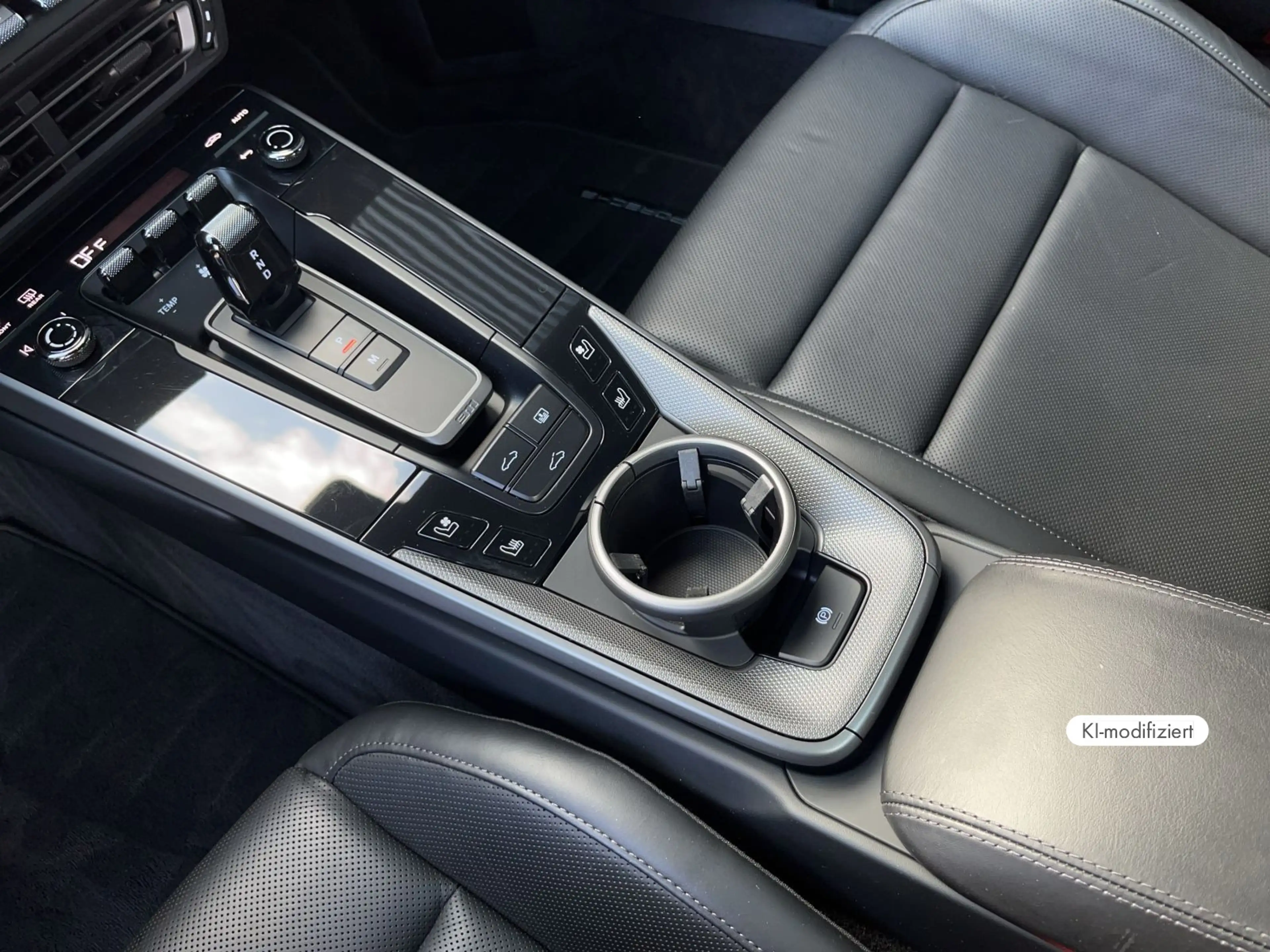 Porsche 992 (911) Carrera 4 — photo 14