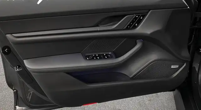 Porsche Taycan view 9