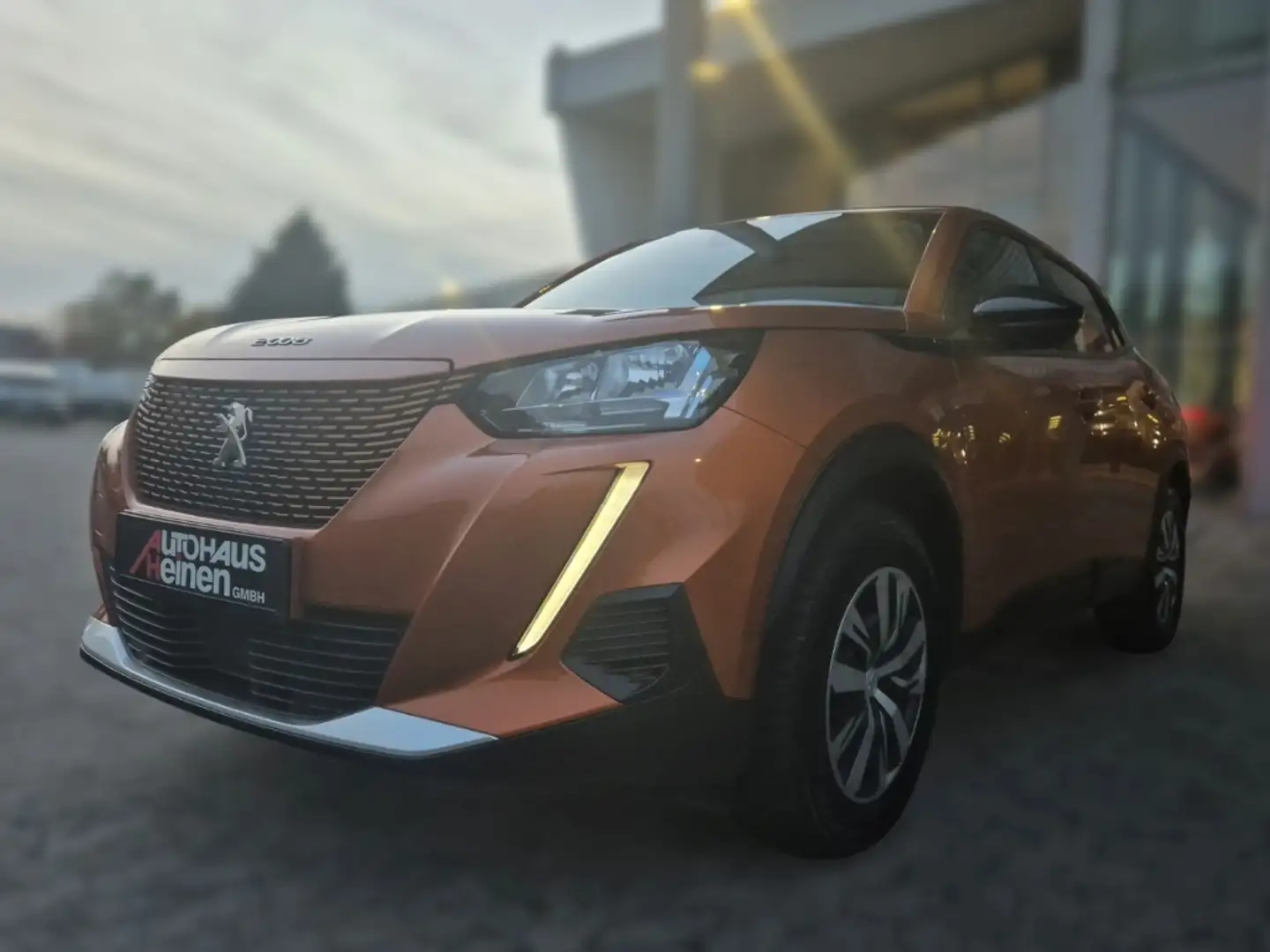 Peugeot 2008 e- Active Klimaautom Fahrerprofil DAB SHZ Spurhalt Orange - 2