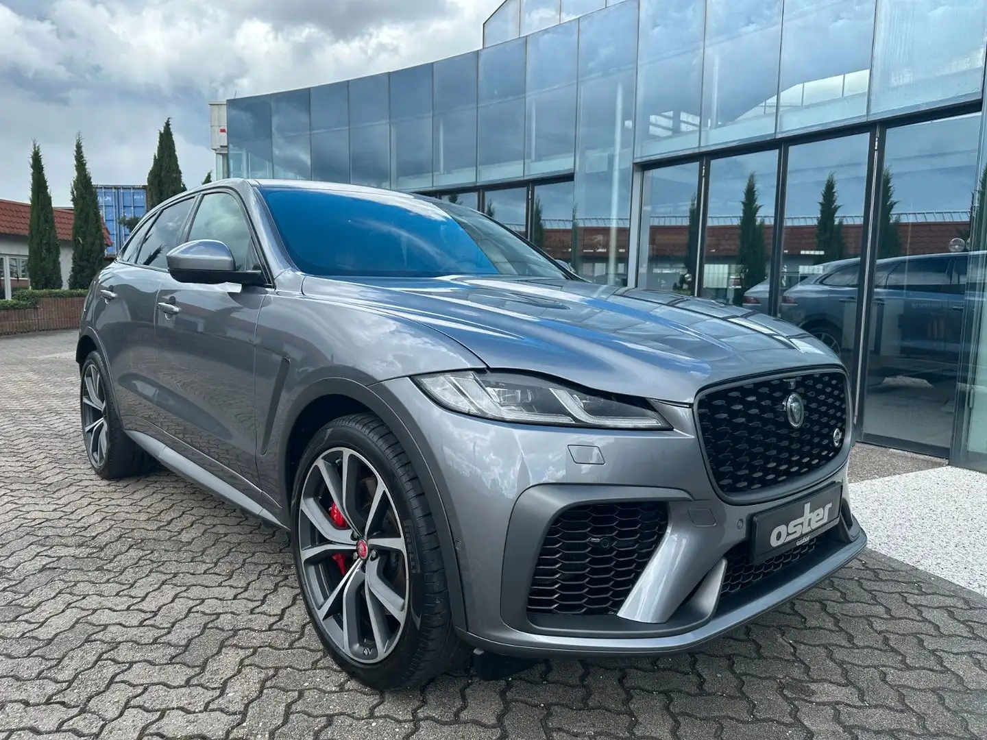 Jaguar F-Pace SVR AWD|Meridian|ACC|Keyless Grau - 2