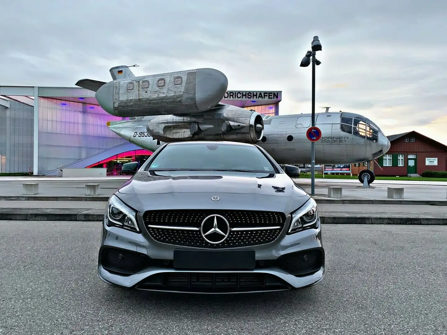 Mercedes-Benz CLA 250 CLA Shooting Brake 250 AMG Line Grey - 1