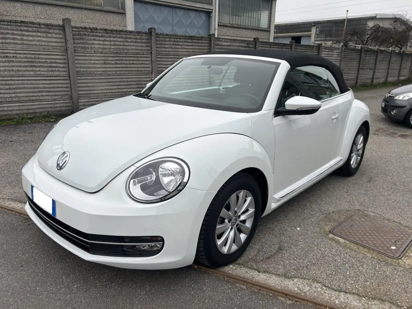 Volkswagen Maggiolino Cabrio 2.0 TDI Design BMT *OK NEOPATENTATI* Weiß - 2
