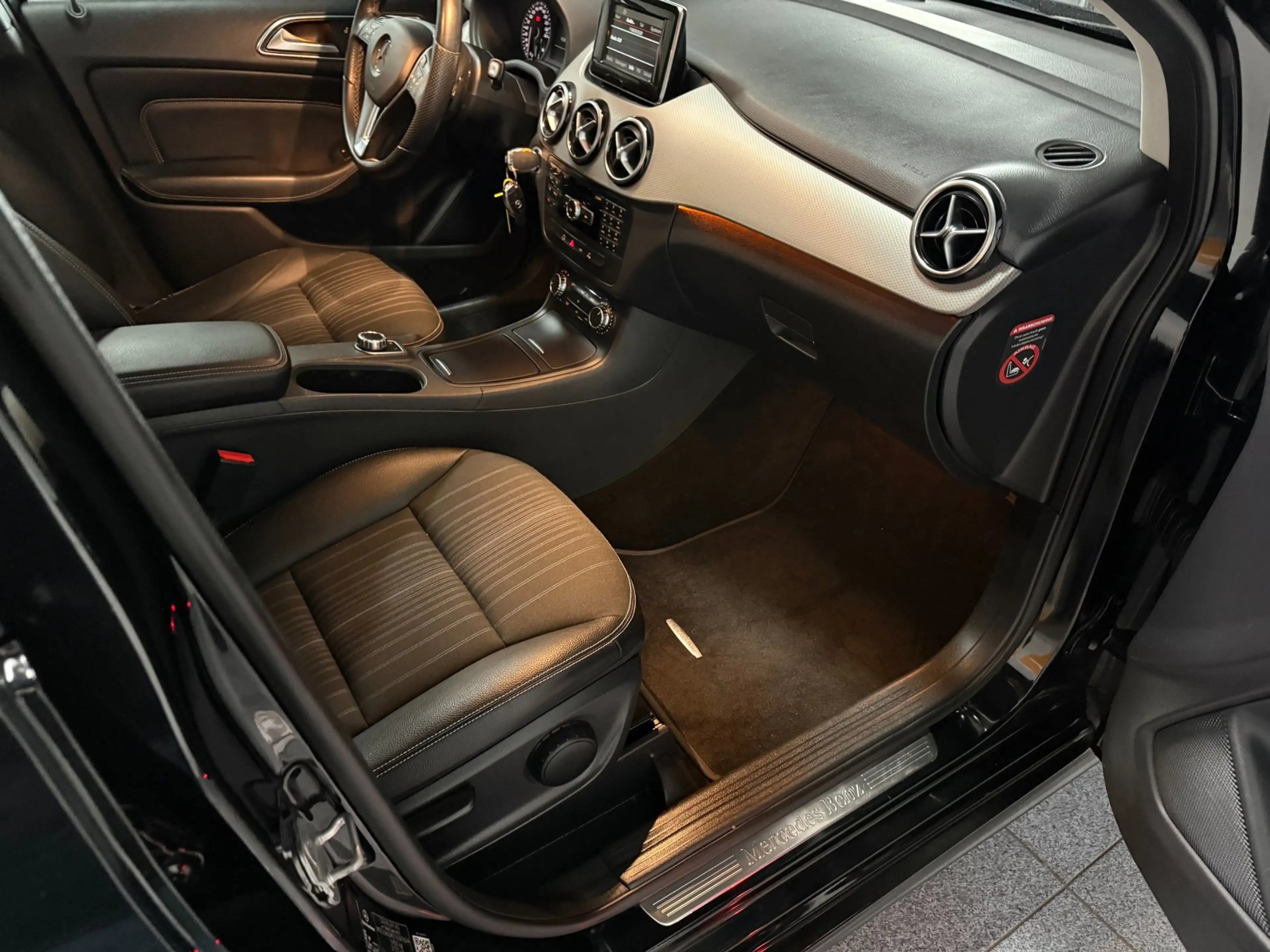 Mercedes-Benz B 180 Ambition Navigatie Ecc Dealer Auto! NAP BOVAG! — photo 13
