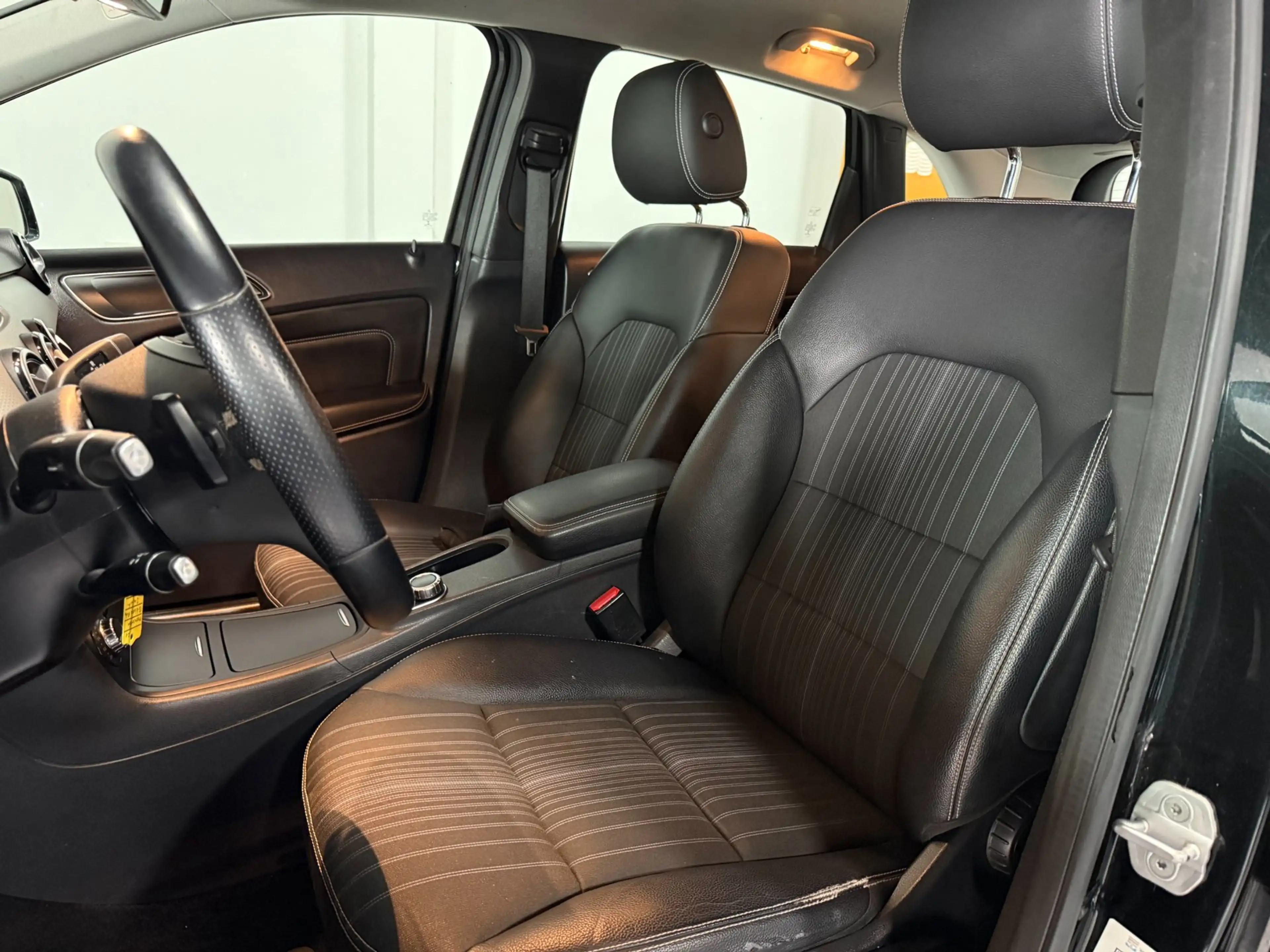 Mercedes-Benz B 180 Ambition Navigatie Ecc Dealer Auto! NAP BOVAG! — photo 11