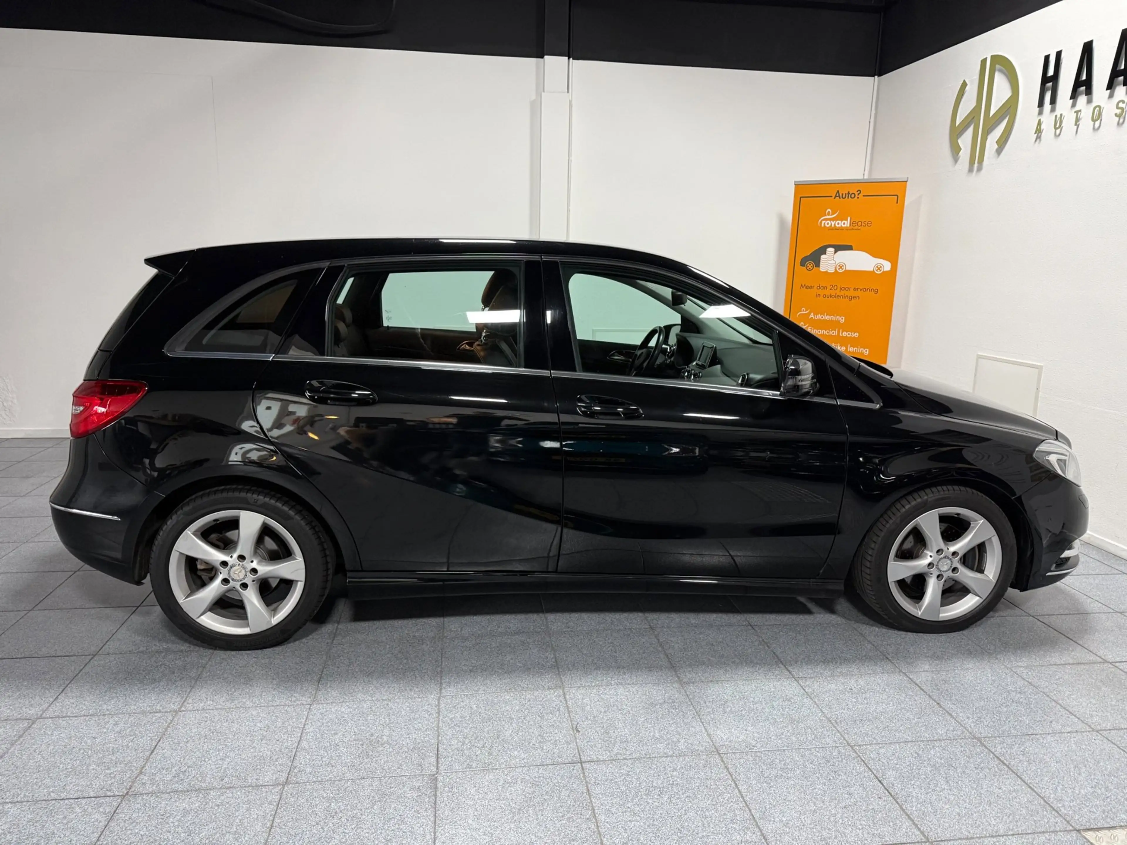 Mercedes-Benz B 180 Ambition Navigatie Ecc Dealer Auto! NAP BOVAG! — photo 29