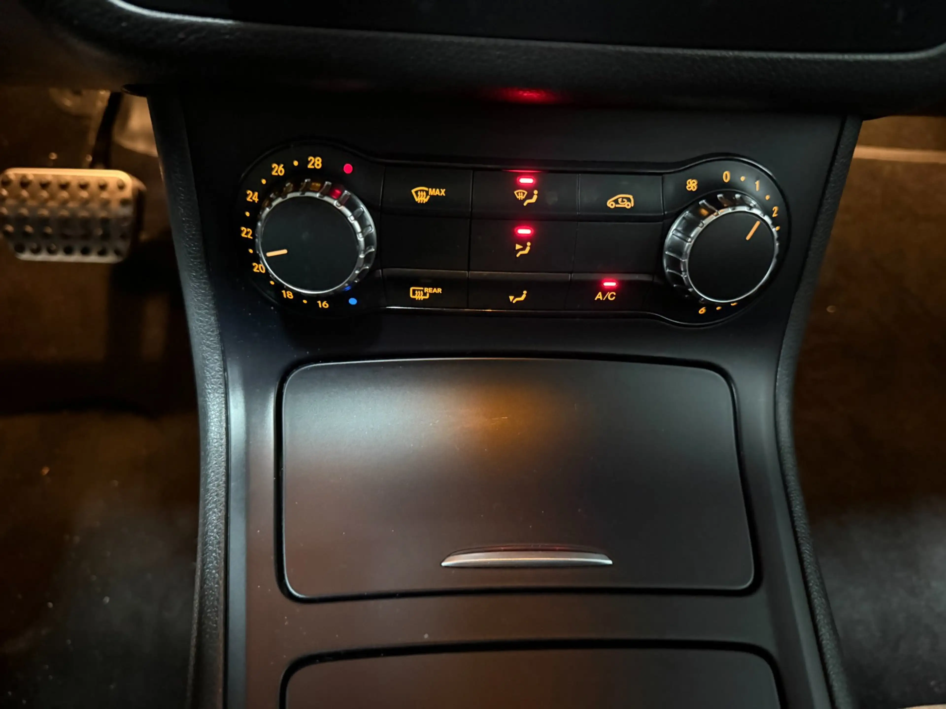 Mercedes-Benz B 180 Ambition Navigatie Ecc Dealer Auto! NAP BOVAG! — photo 20