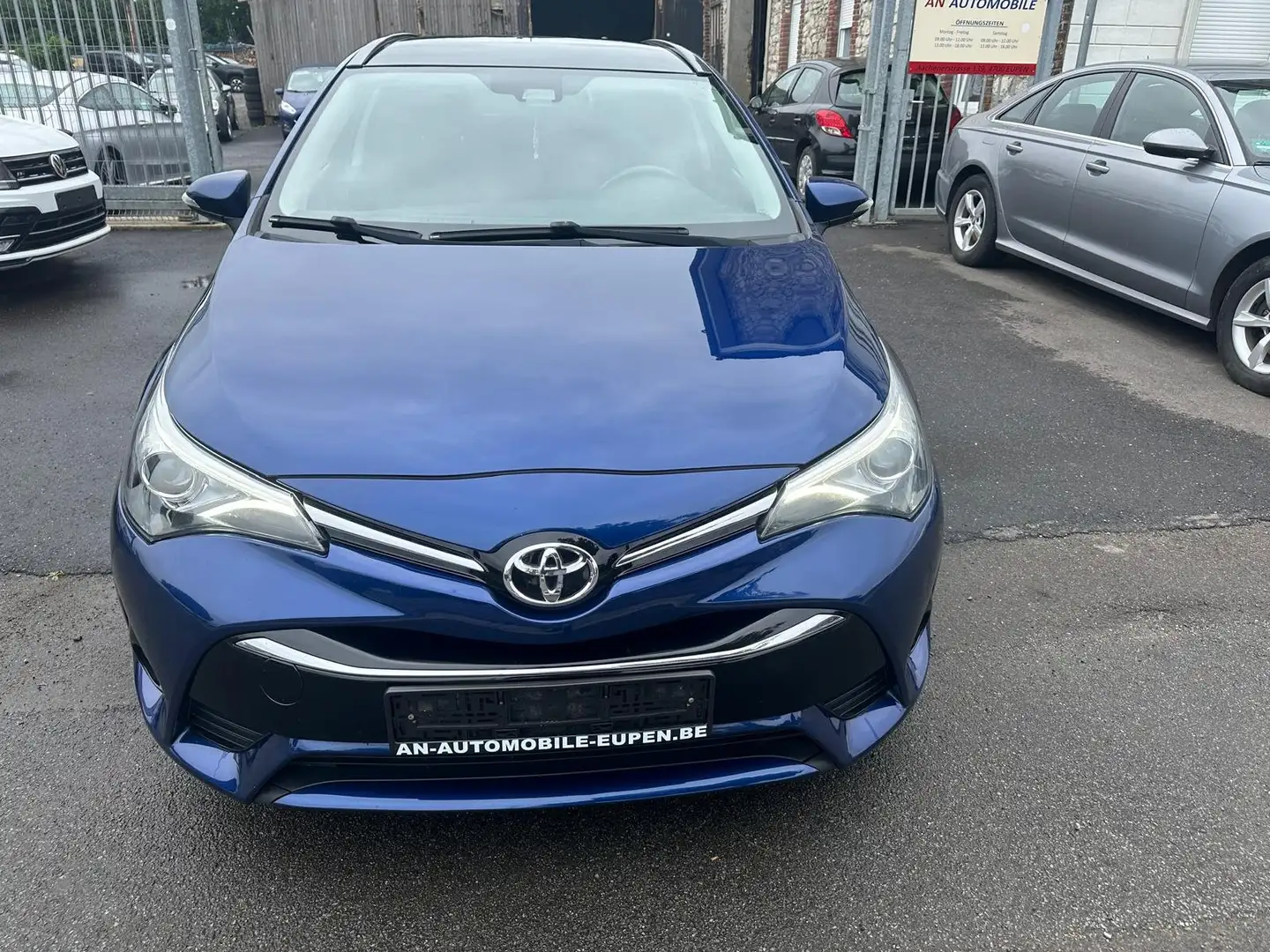Toyota Avensis SW 1.6 D-4D Business  5999€ NETTO Bleu - 2