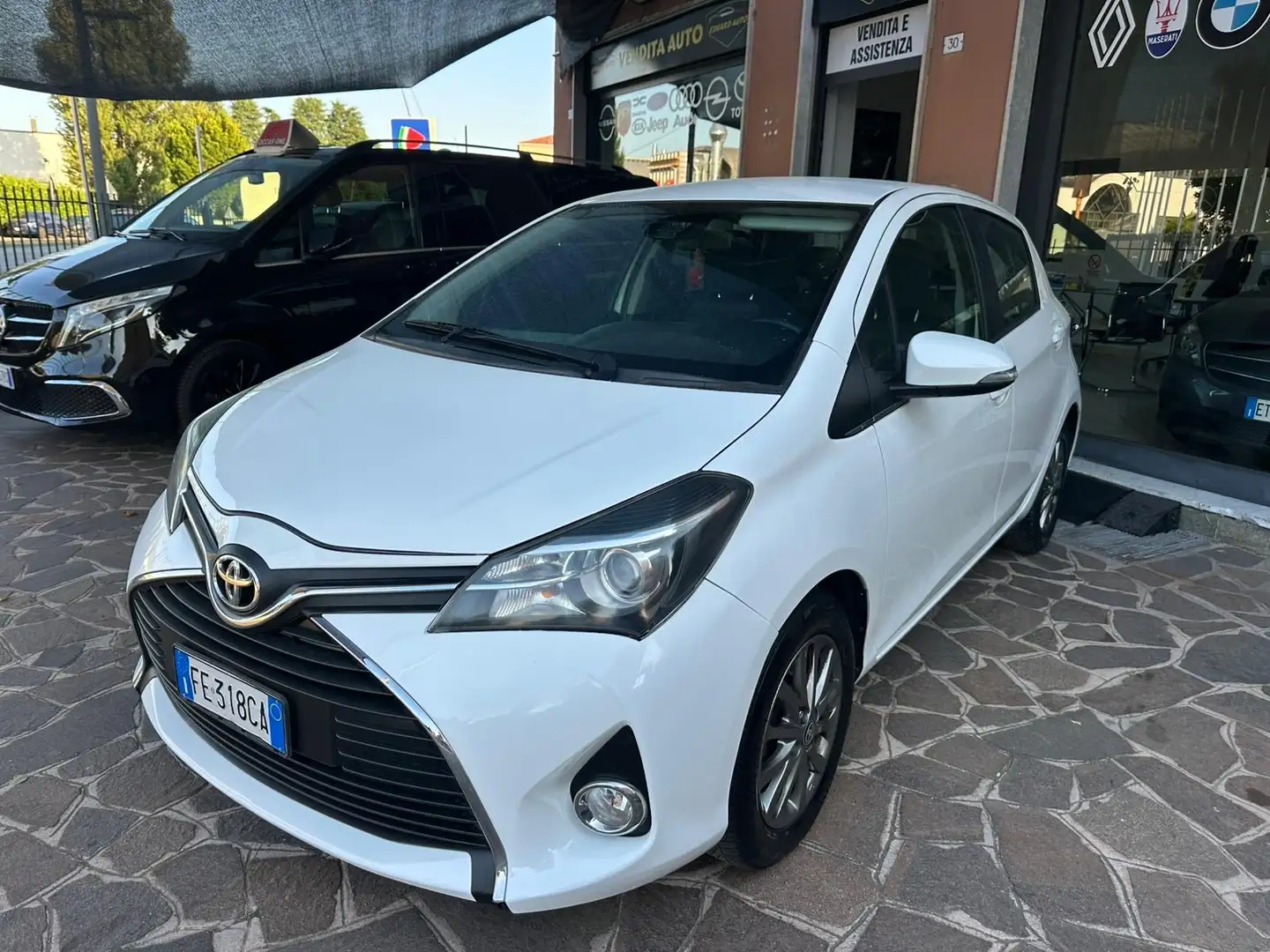 Toyota Yaris 5p 1.0 Lounge 69CV NEO PATENTATI KM 89000 Bianco - 1