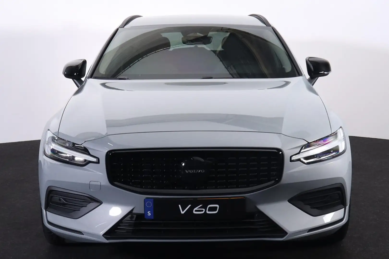 Volvo V60 B3 - Black Edition - 19 inch - IntelliSafe Assist Grijs - 2