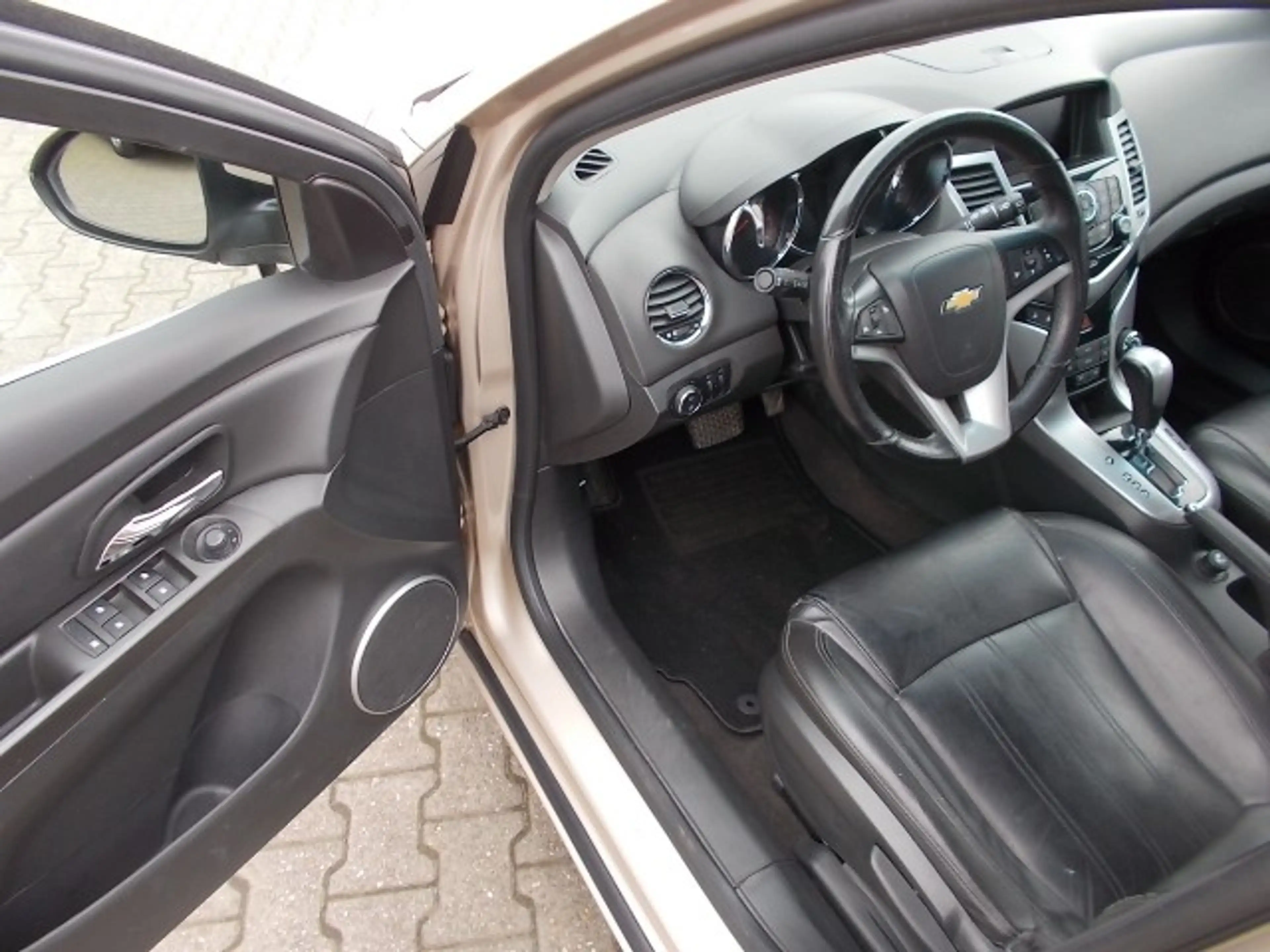 Chevrolet Cruze LTZ, Navi Leder Schiebed. zus.Winterräder — photo 15