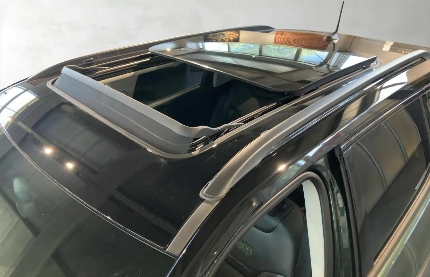 Jeep Compass 4xe 240 Plug-in Hybrid Electric North Star Leder/s Zwart - 2